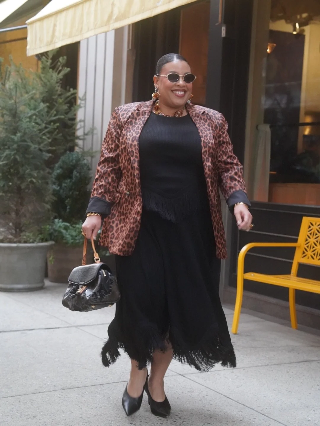 City look inspired by fall trends I&rsquo;m loving ✨🍂🍁 

Animal prints have my heart, specially leopard every season. 
And give me all the fringe! I love the movement, the texture and the playful energy it brings to an outfit. 

Fashion should be f