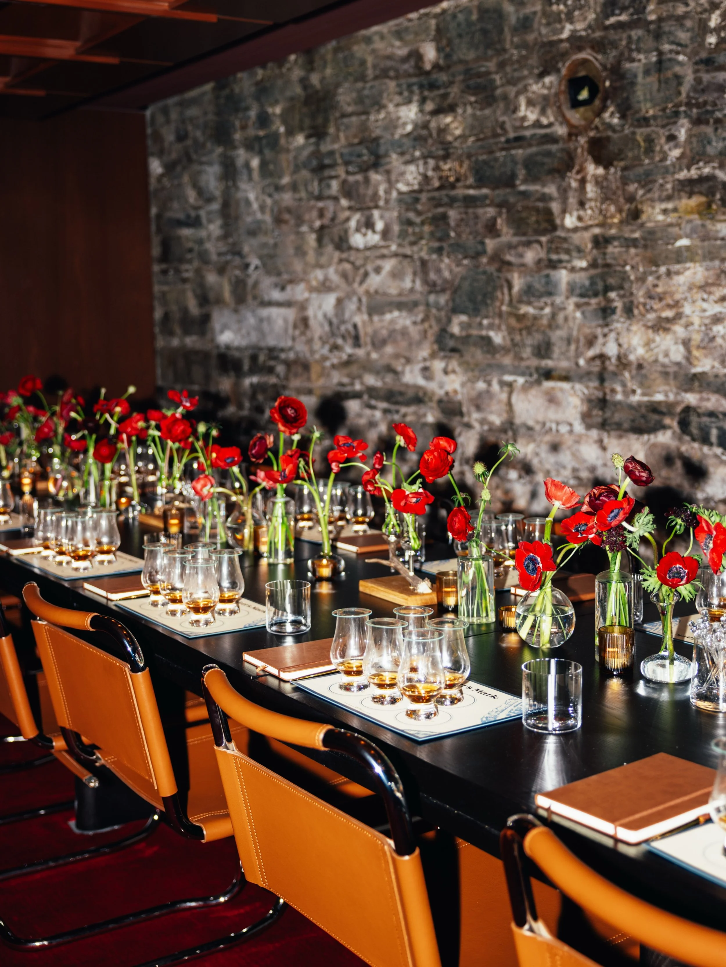An Evening with @makersmark at @oriana.nyc 🥃✨

New York City knows how to set the scene for an unforgettable evening, and this intimate experience with @makersmark at Oriana NYC, one of the city&rsquo;s latest hotspots, was all about craftsmanship, 