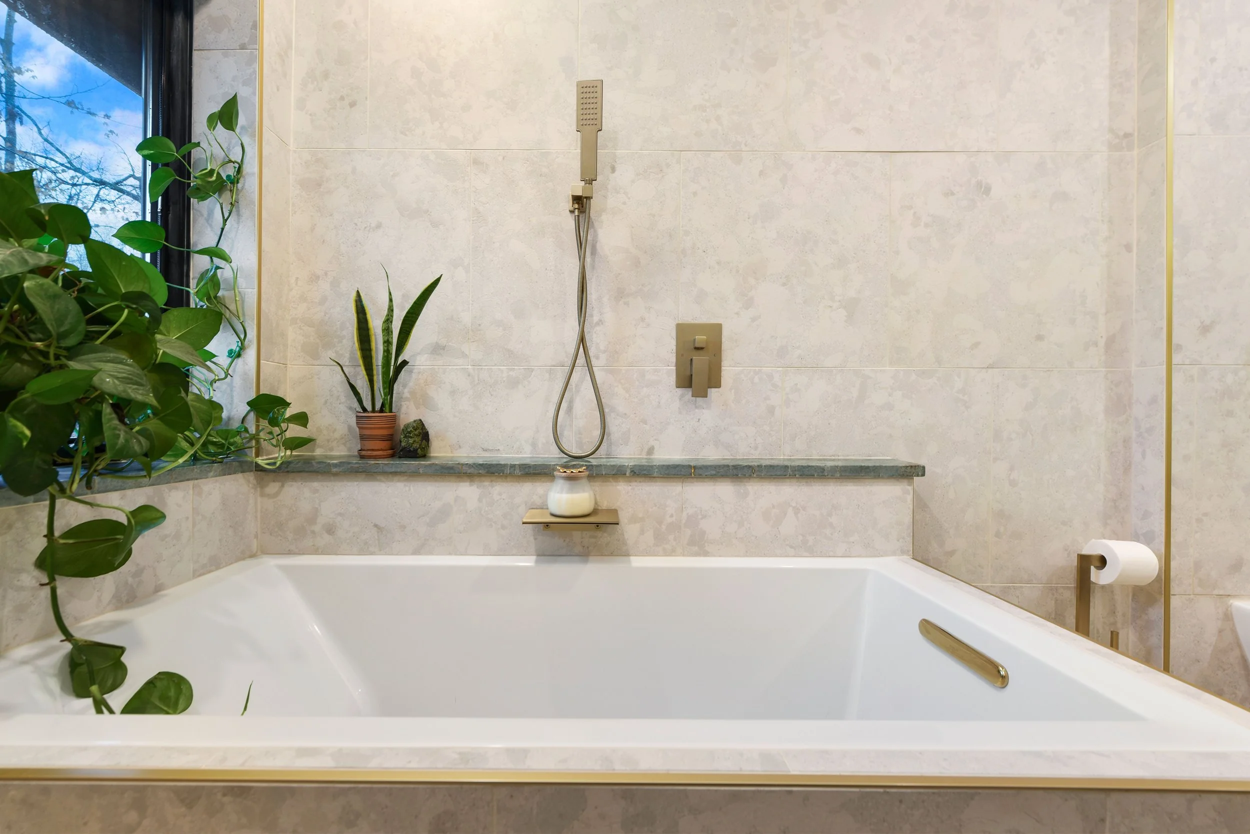 Mori Residence Designed by David Stumpf Architecture_Interior Guest Bathroom_3.jpg