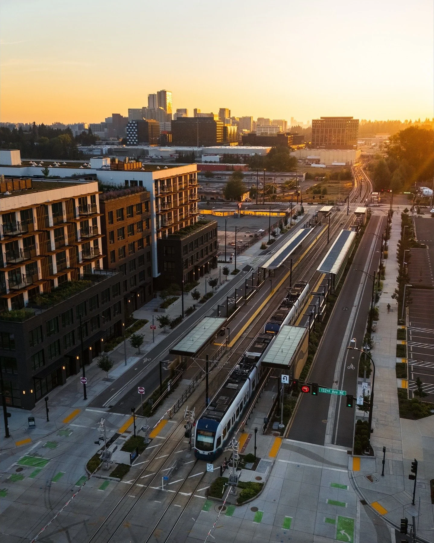 The @cityofbellevuewa has selected Bridge Housing and Su Development to build multifamily housing complexes with affordable housing amenities for artists on two separate city-owned properties right in the BelRed Arts District neighborhood. 
(FULL ART