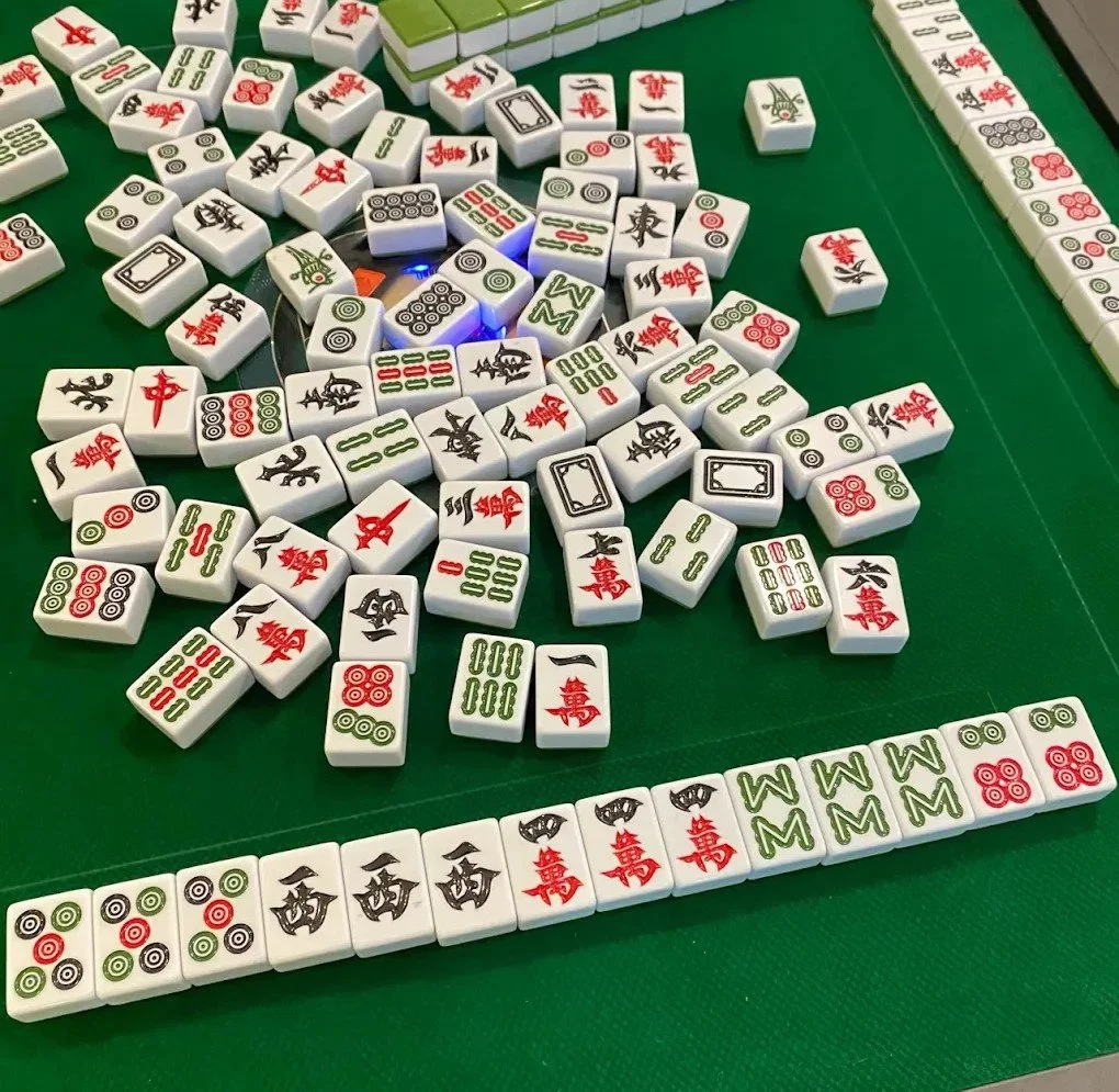 Chill Murder mystery game / Mahjong / Board games 