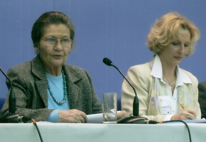 Olga Odinetz avec Simone Veil_2007.jpg