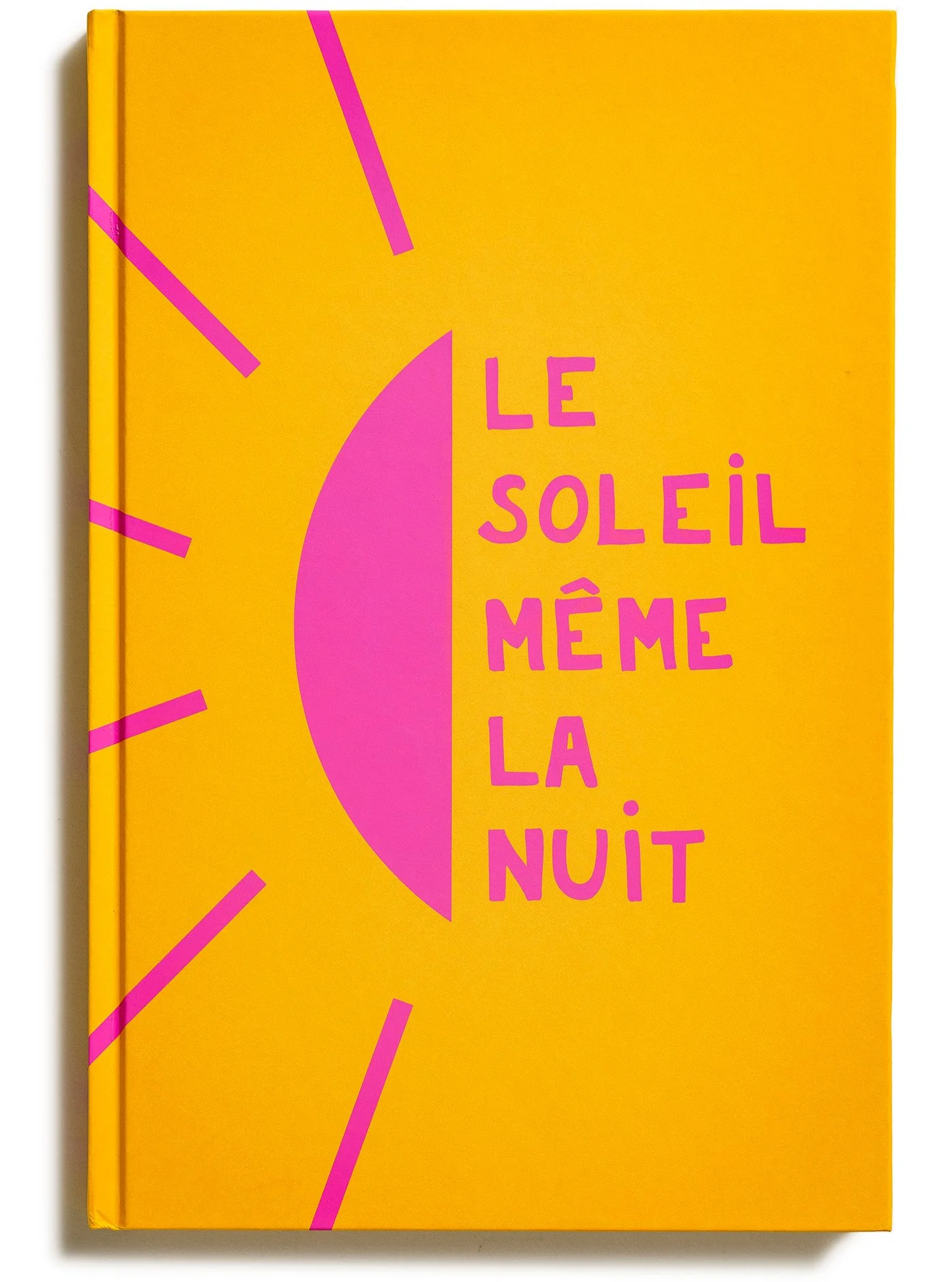 Le livre &quot;LE SOLEIL M&Ecirc;ME LA NUIT&quot; vient de para&icirc;tre aux &eacute;ditions Loco! Il est disponible en librairie en France et dans les pays francophones et sur les sites d'achat de livres en ligne. 

Photographies de Marco Barbon
Te