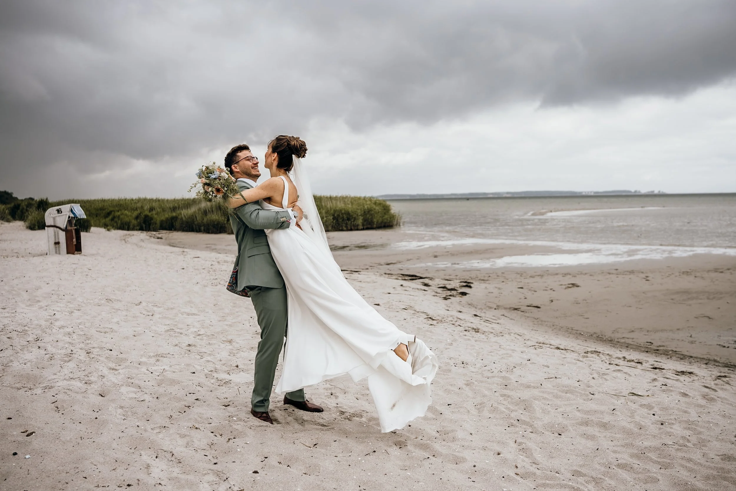 Hochzeit Casa Tripaldi Laboe: Vivian & Jefferson, Hochzeitsreportage Bild 15 von Hochzeitsfotograf Serkan Can