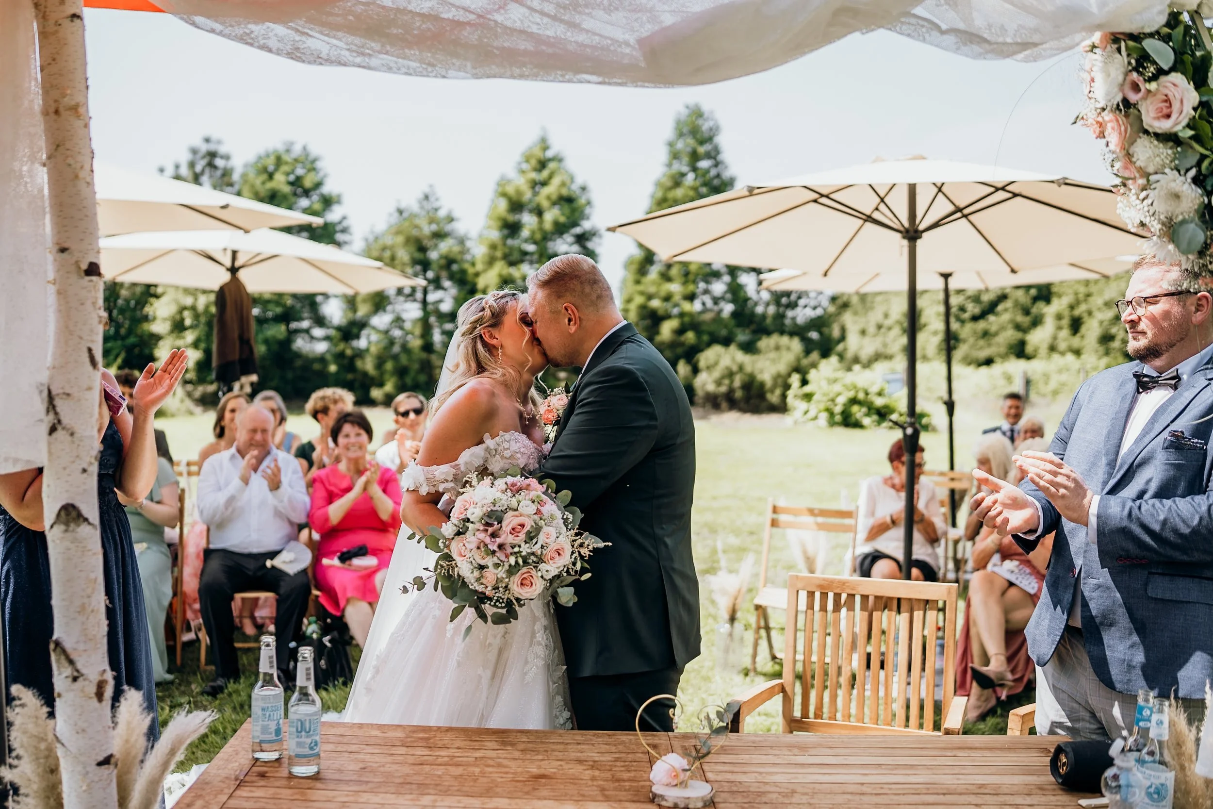 Hochzeit Restaurant Gut Wulfsmühle Tangstedt: Nora & Arthur, Hochzeitsreportage Bild 6 von Hochzeitsfotograf Serkan Can