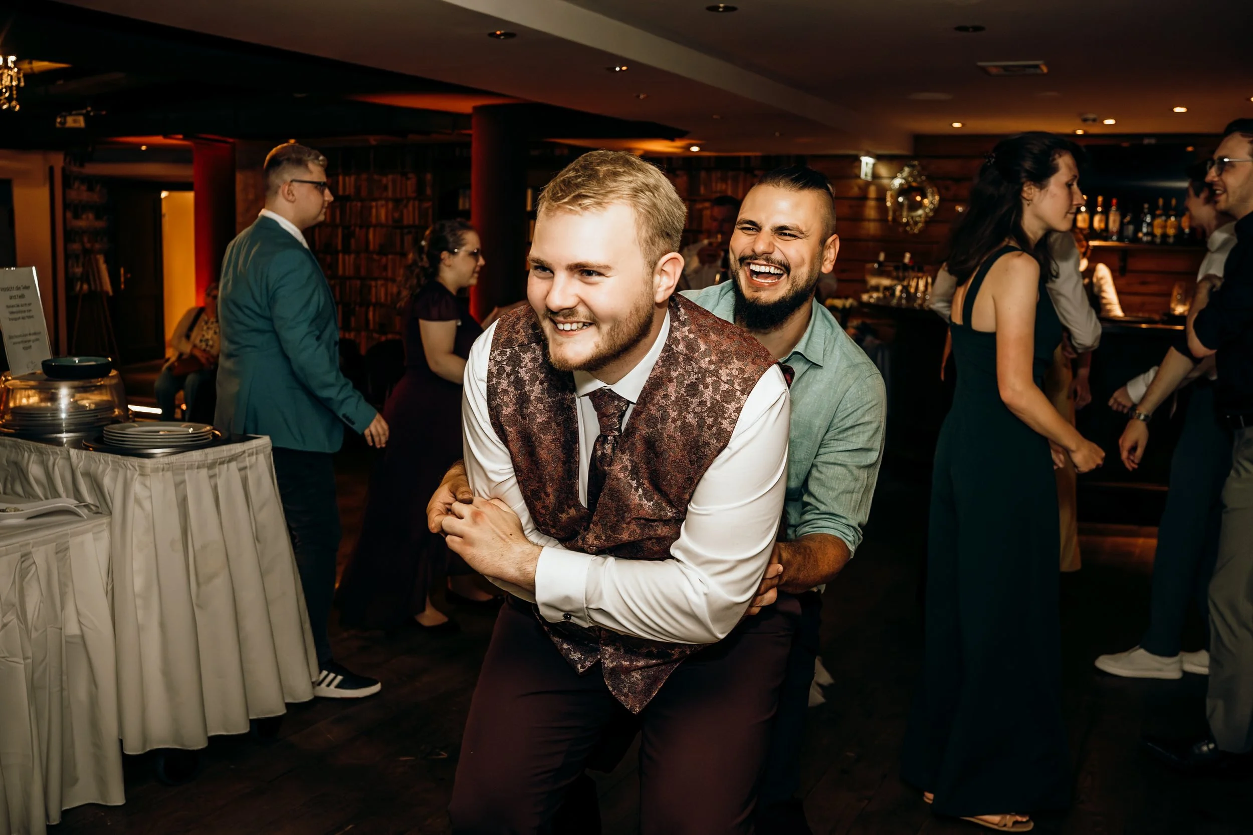 Hochzeit Waldhaus Reinbek: Thalia & Timo, Hochzeitsreportage Bild 18 von Hochzeitsfotograf Serkan Can