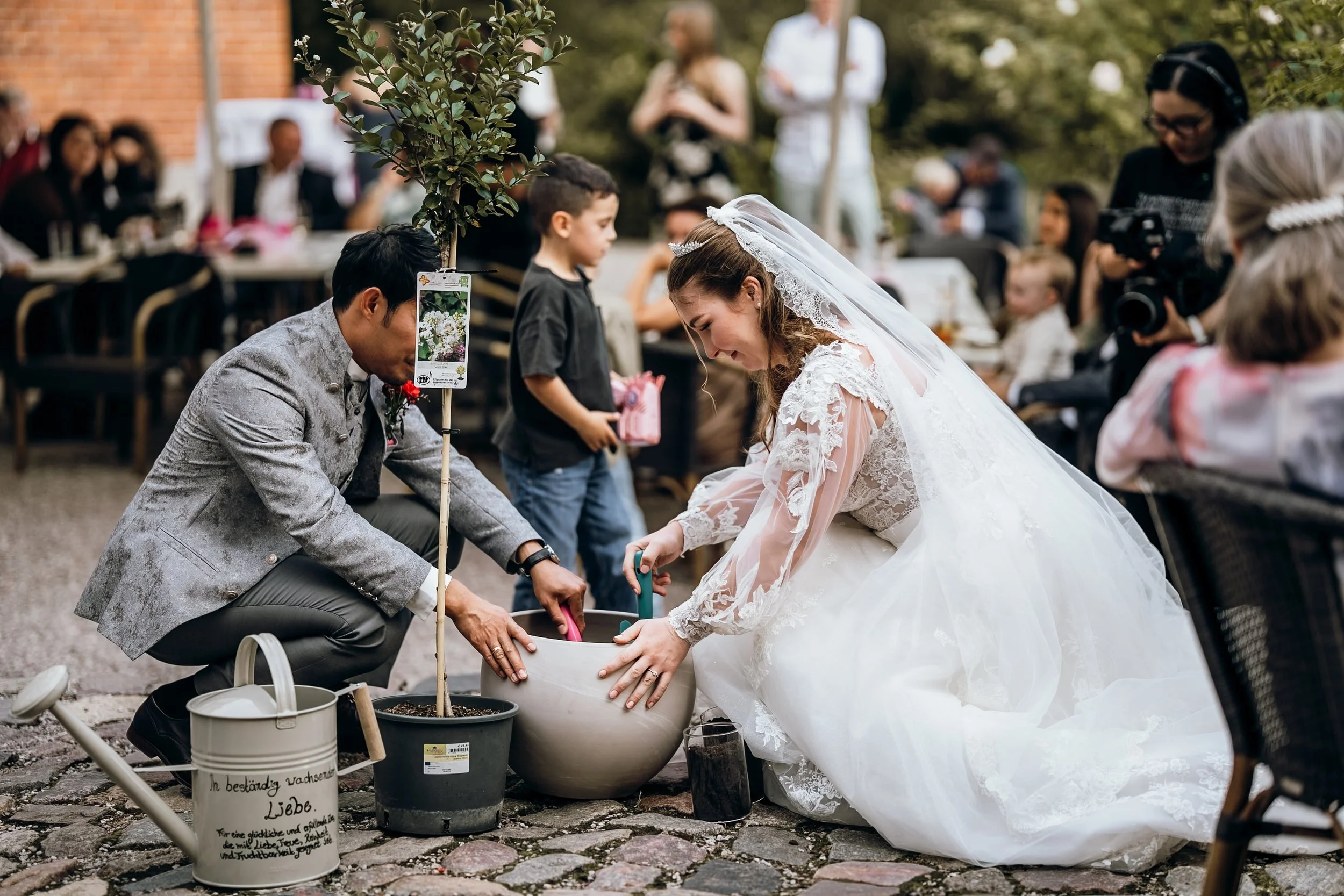 Hochzeit Schloss Gamehl bei Wismar: Franzi & Anon, Hochzeitsreportage Bild 23 von Hochzeitsfotograf Serkan Can