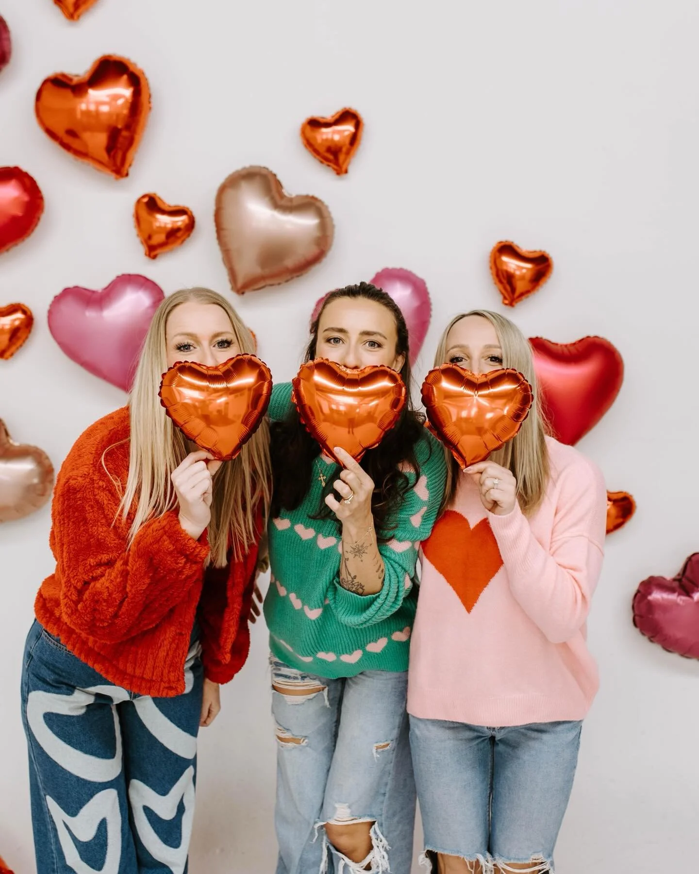 Minis are for friends too 😍

VENDOR TEAM
Photography: @irismariephoto
Designs/Concepts: @elevatedevents_740 
Studio: @opyastudios