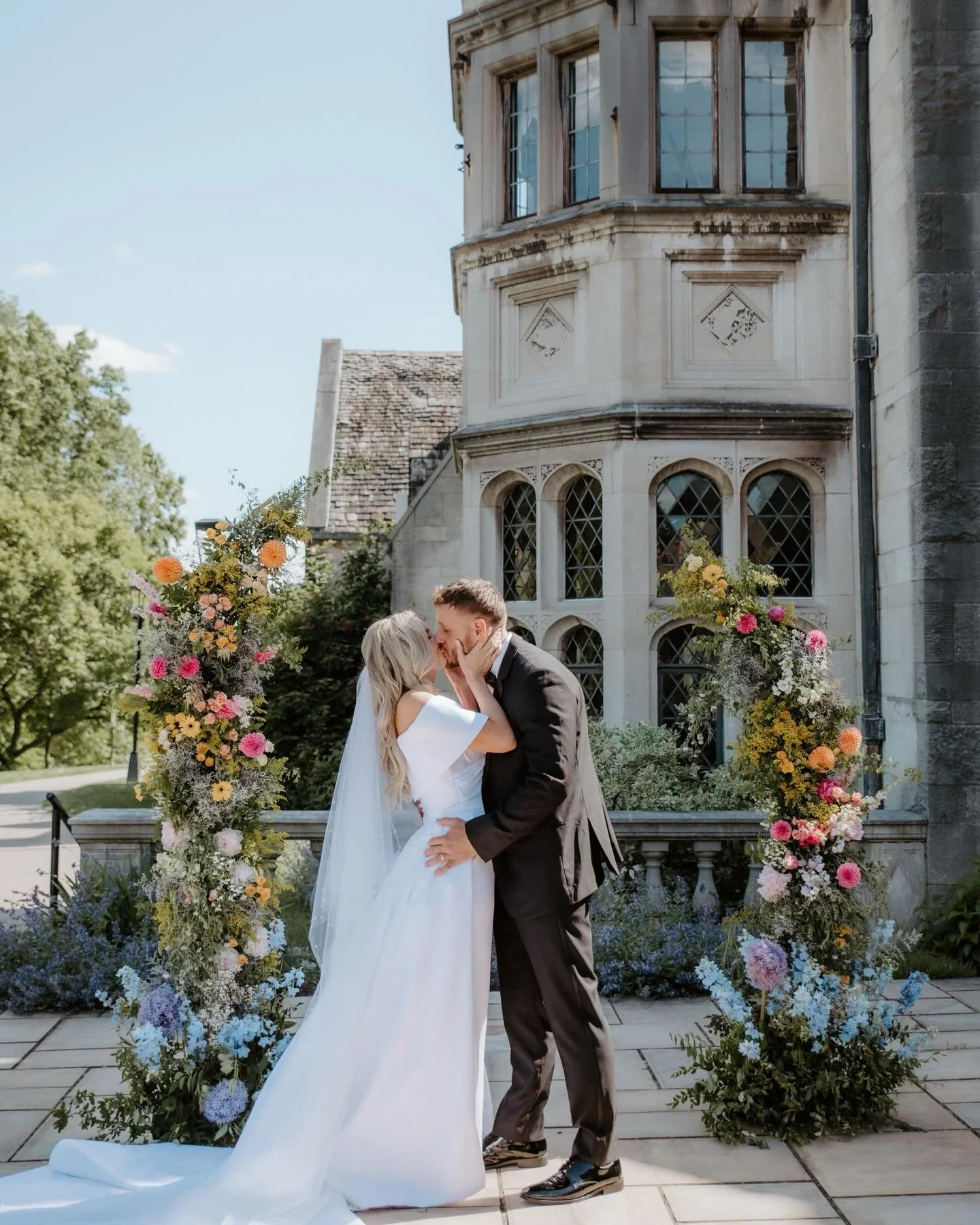 As my 2026 wedding season approaches, I just had to share a beautiful day held at an @alleghenycountyvenues ✨😍

VENDOR TEAM:
Photographer: @irismariephoto 
Super8 Film: @irismariephoto 
Videography: @yourstrulymedia 
Venue: @alleghenycountyvenues 
C