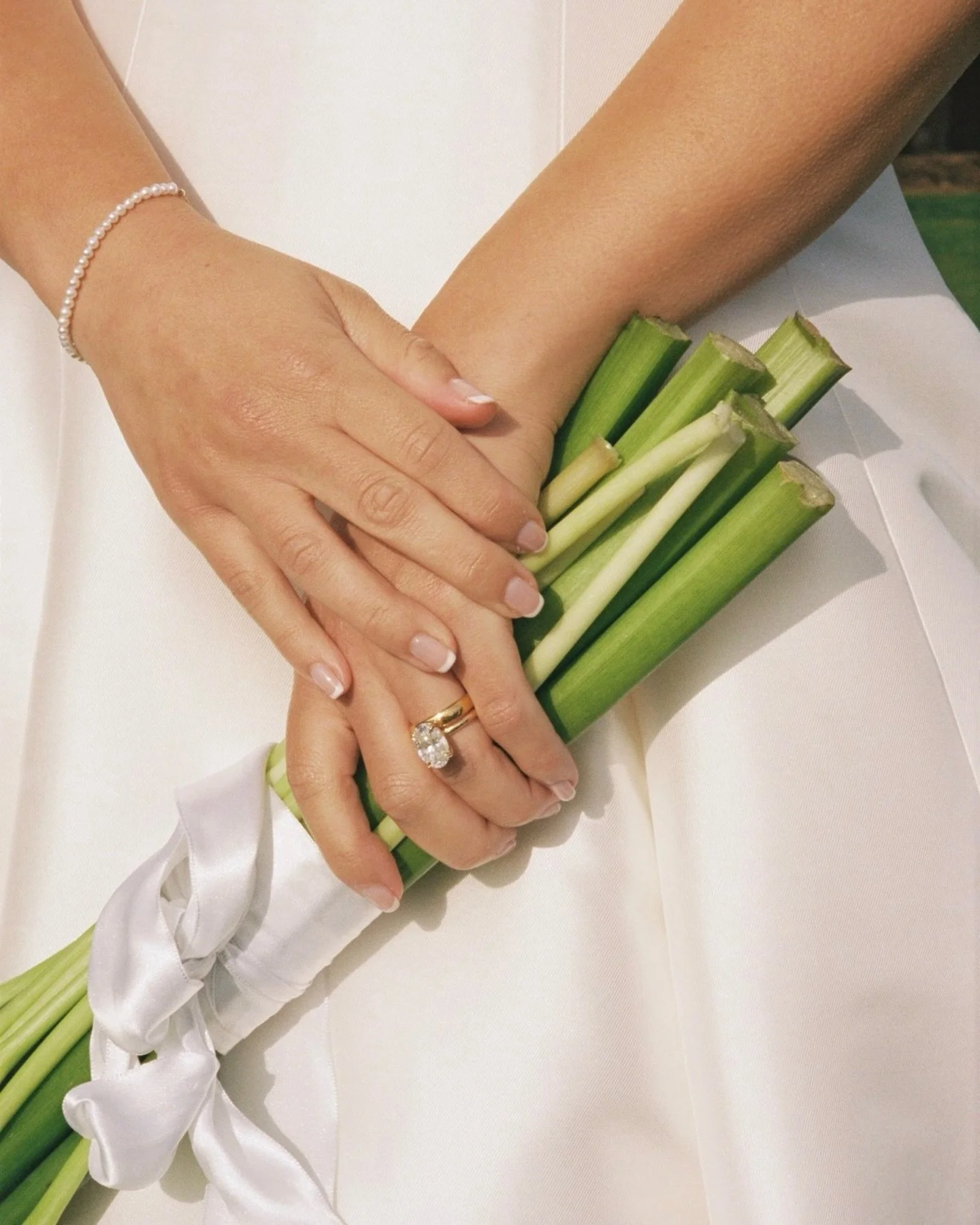 This is quickly becoming a Farrah and Michael fan account. More from their day, a post entirely on film. 

One of the reasons I love shooting film at weddings is because it *feels* way deeper than a sharp, technically perfect digital image. There is 