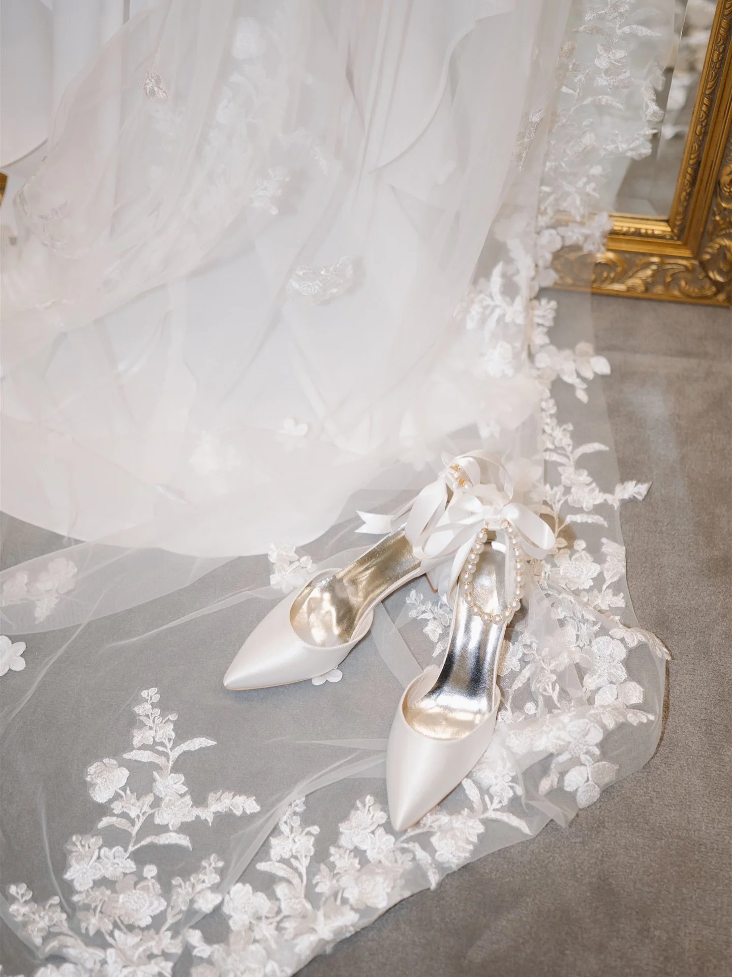 M+D&rsquo;s wedding at the second oldest parish in the US - the incredible, unreal St. Anne&rsquo;s. Their entire day exuded elegance from every direction.

This is also a formal petition to have your guests twirl their napkins for your grand entranc