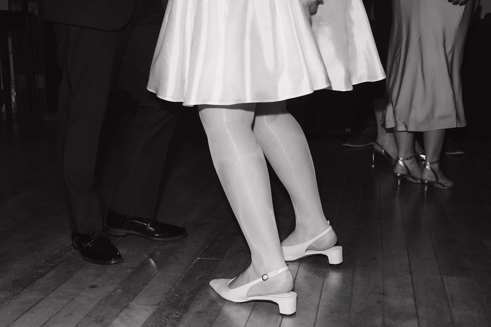 weddings-at-greenfield-village-eagle-tavern-reception-dancing-alaina-miller-photo (13).jpg