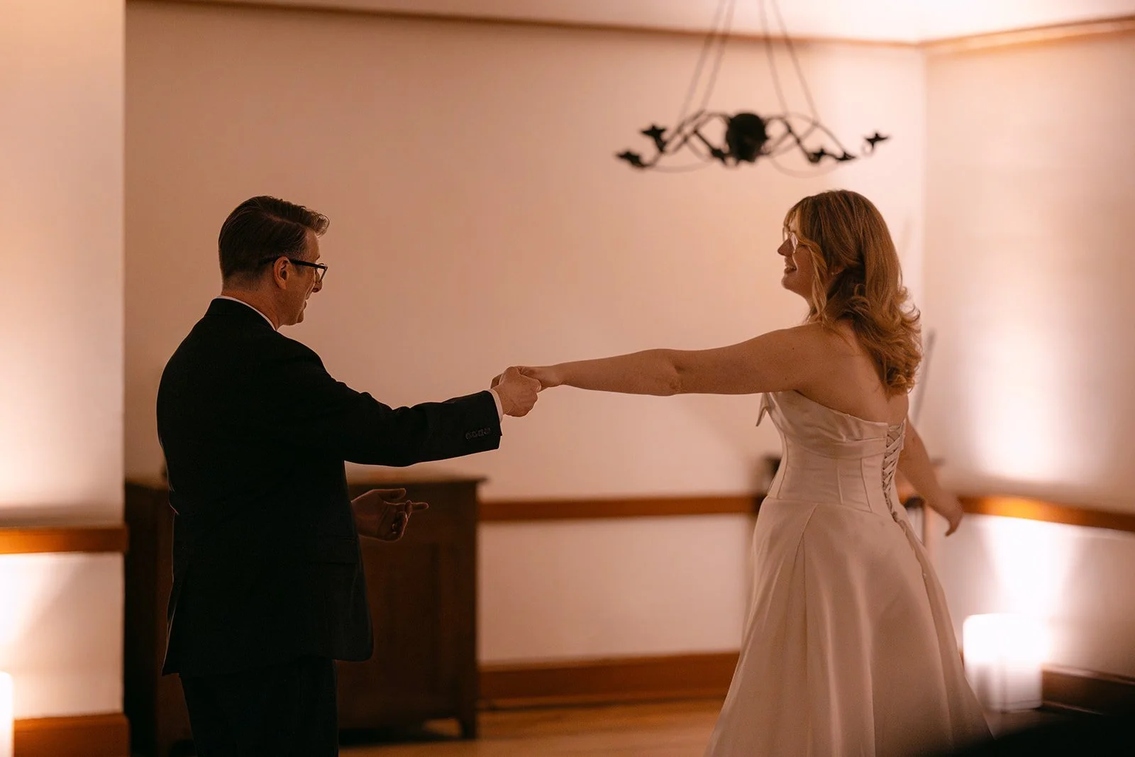 weddings-at-greenfield-village-eagle-tavern-reception-photos-alaina-miller-photography (25).jpg