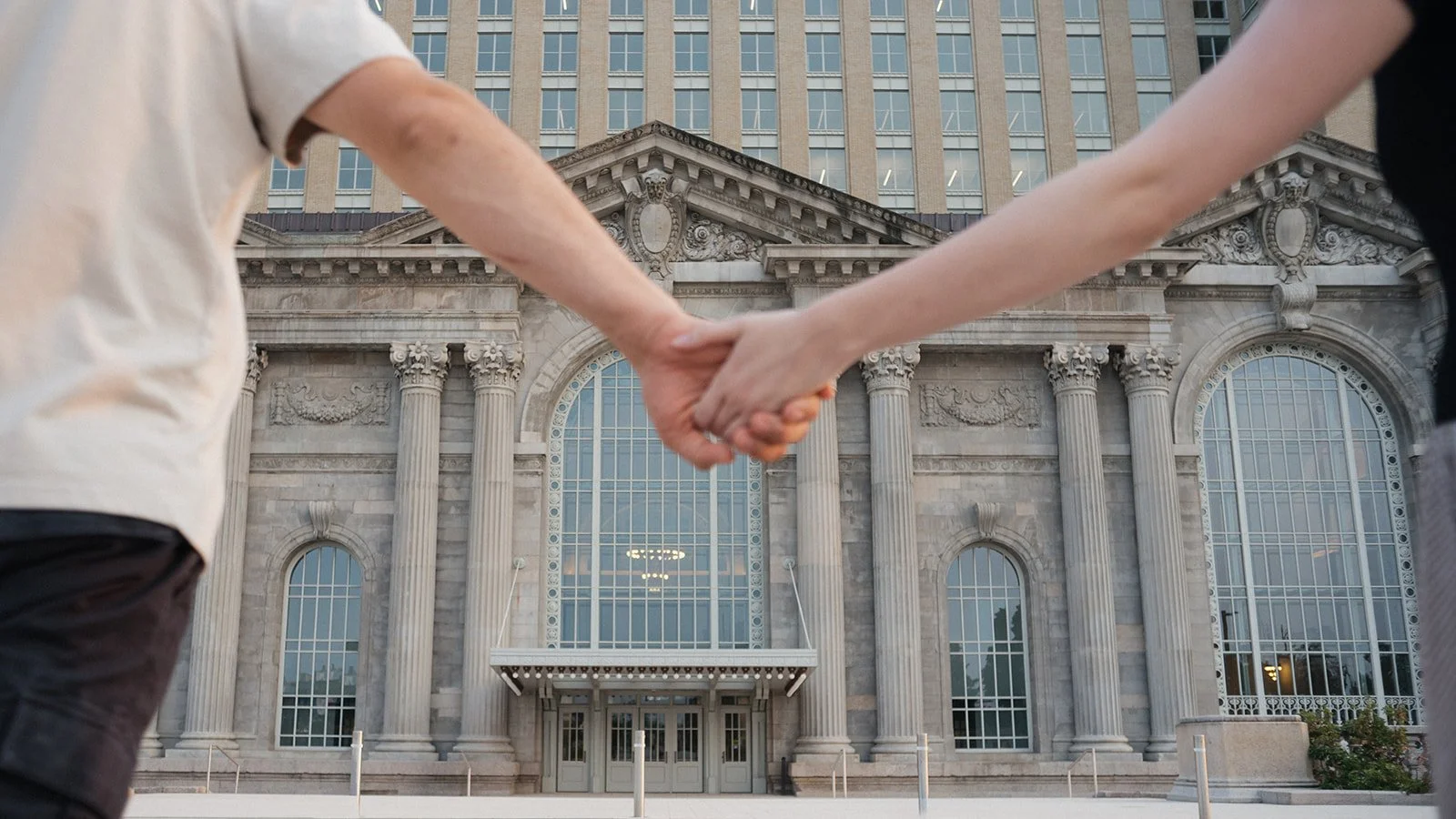 michigan-central-station-detroit-engagment-photos-alaina-miller-photography (9).jpg