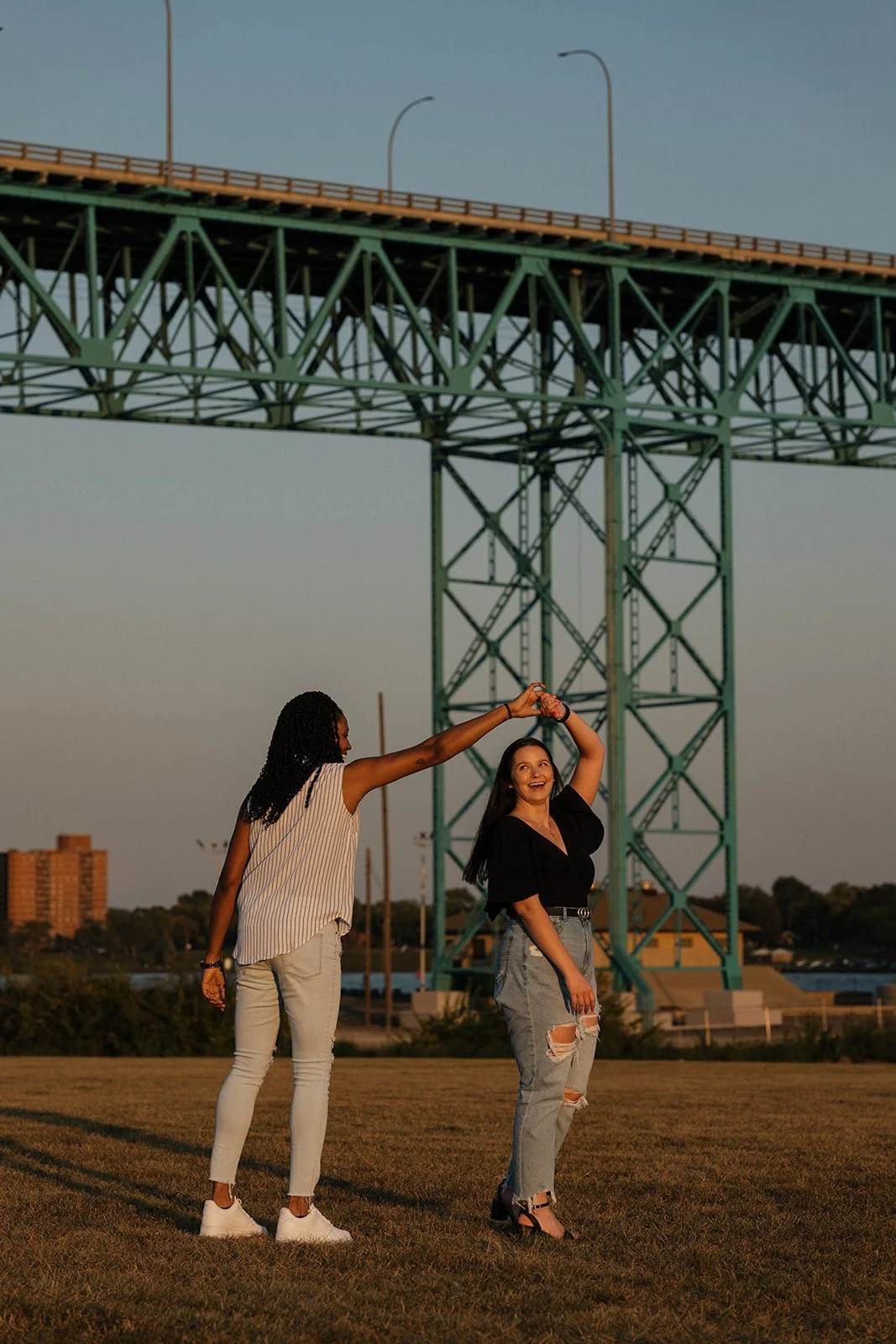 ambassador-bridge-detroit-engagement-photos-alaina-miller-photography (2).jpg