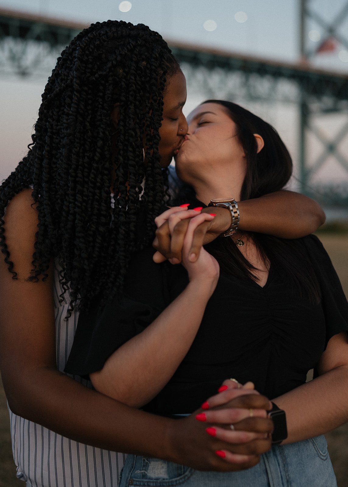 ambassador-bridge-detroit-engagement-photos-alaina-miller-photography (8).jpg