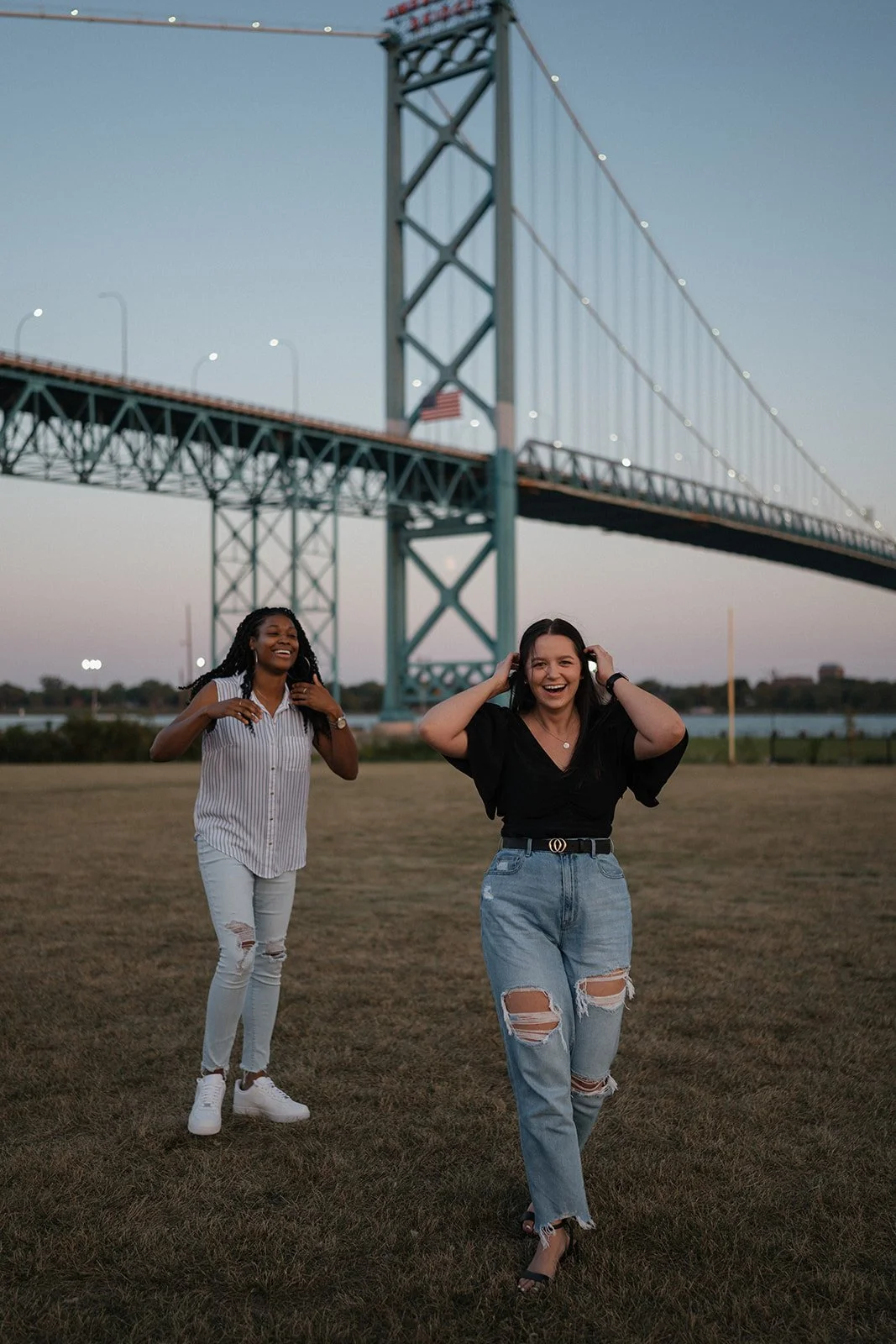 ambassador-bridge-detroit-engagement-photos-alaina-miller-photography (10).jpg
