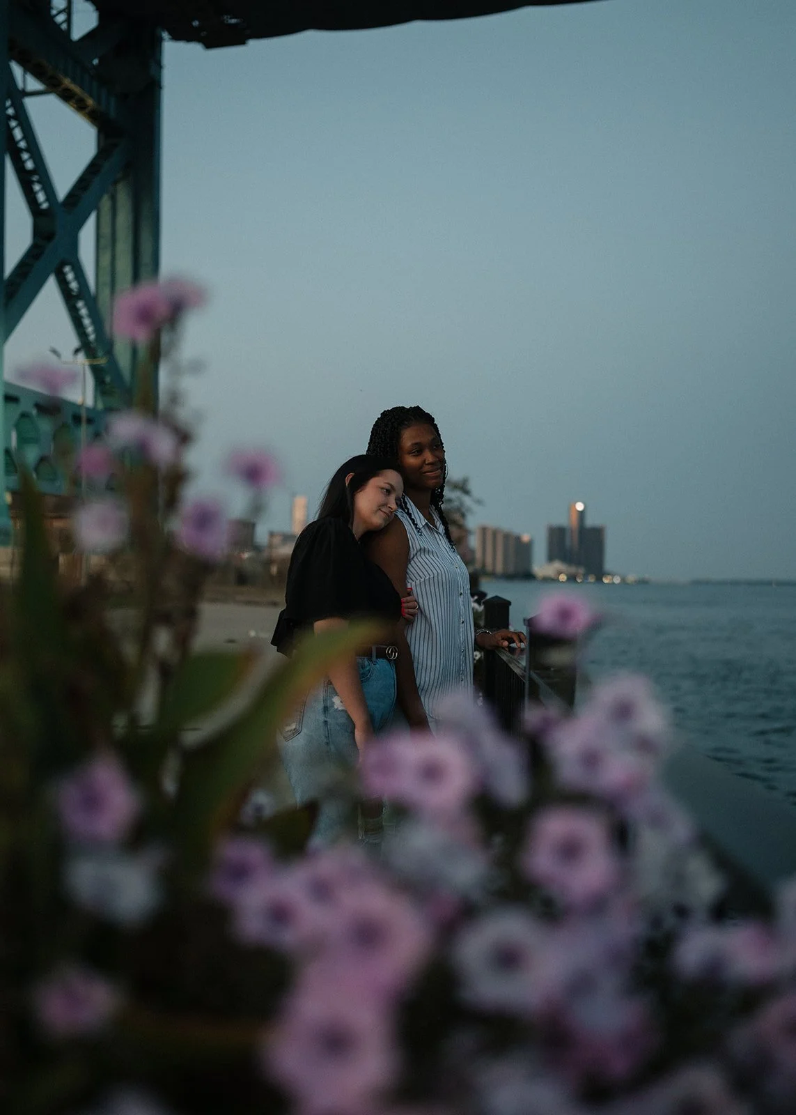 ambassador-bridge-detroit-engagement-photos-alaina-miller-photography (20).jpg