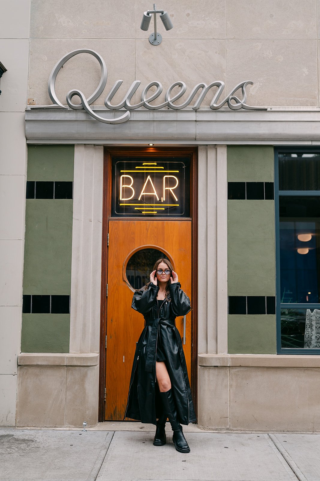 the-best-detroit-engagement-photo-locations-queens-bar-alaina-miller-photography (1).jpg