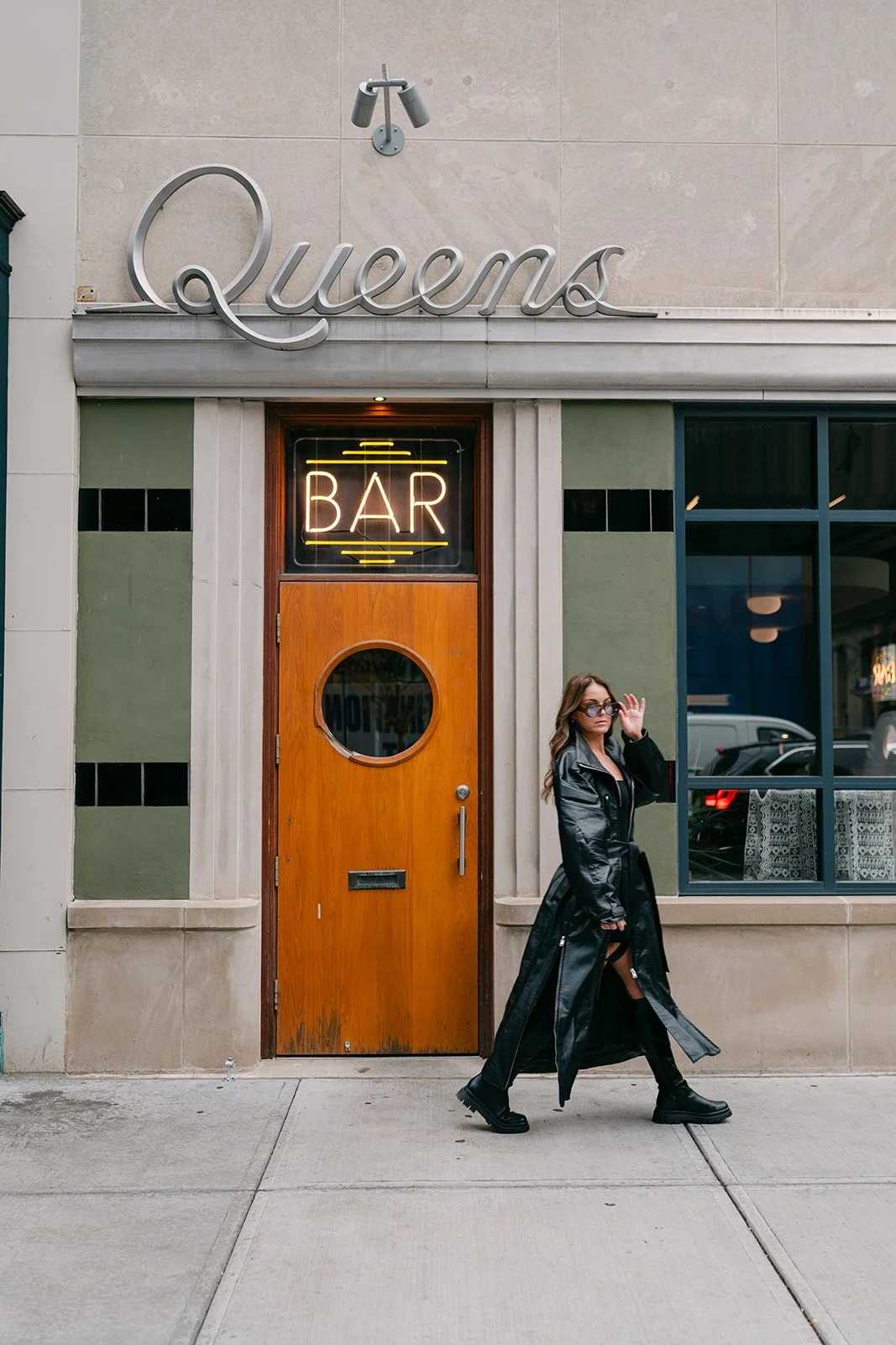 the-best-detroit-engagement-photo-locations-queens-bar-alaina-miller-photography (3).jpg