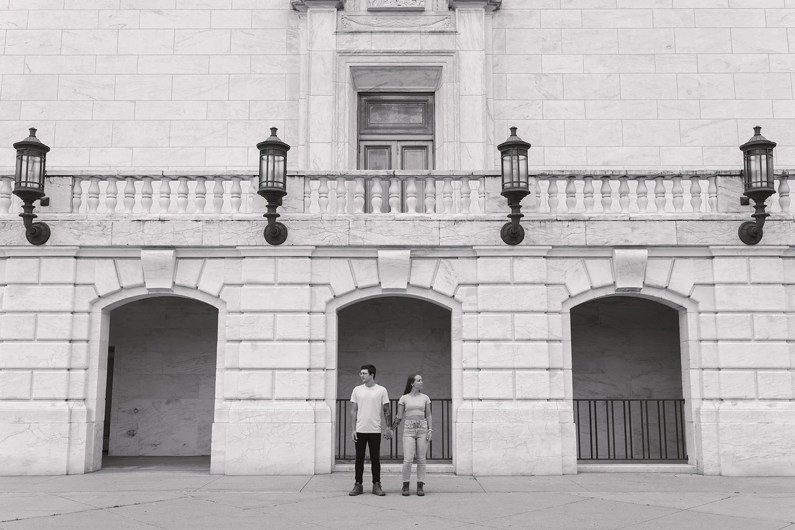 detroit-institute-of-arts-engagement-photos-alaina-miller-photography (3).jpg