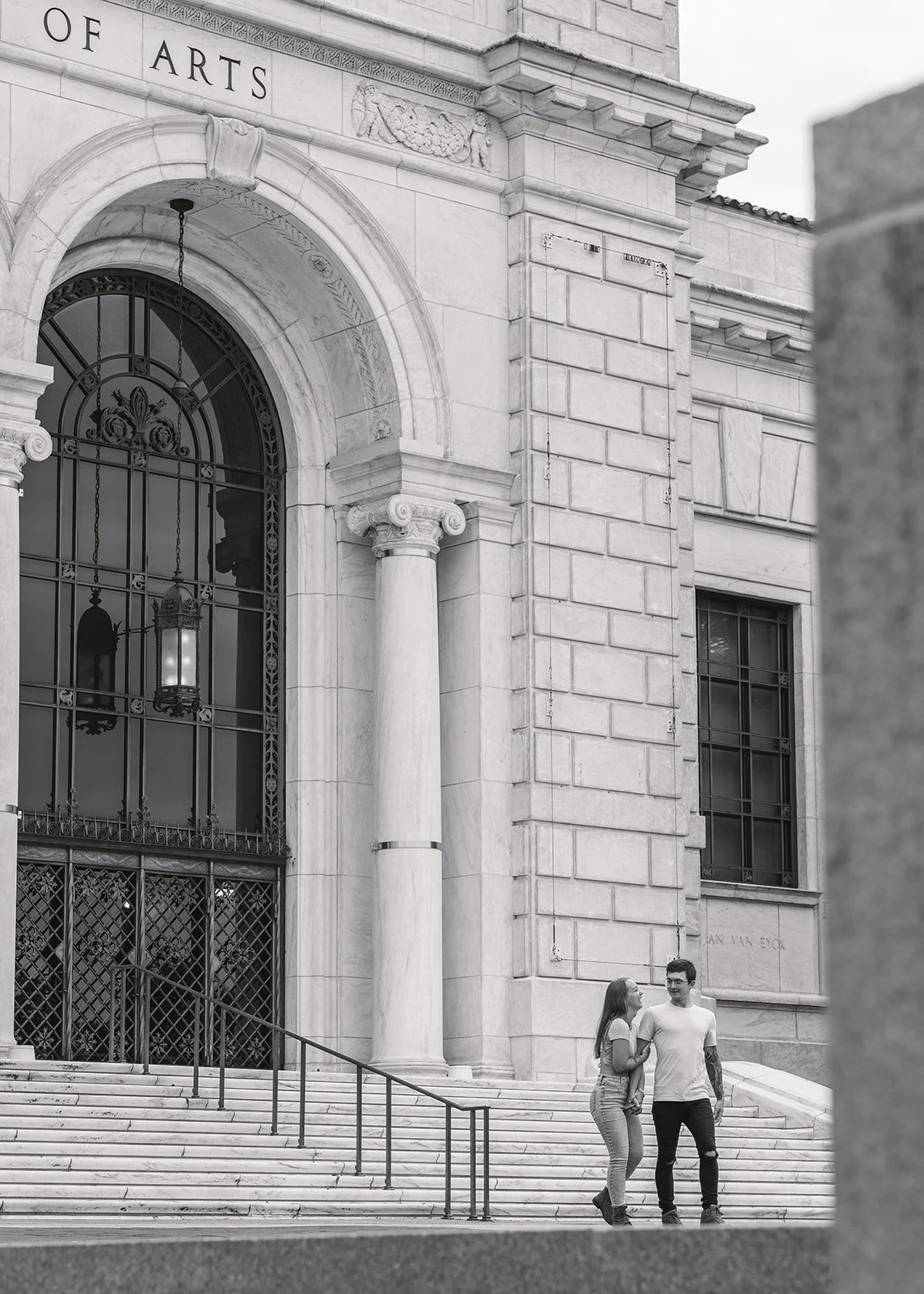 detroit-institute-of-arts-engagement-photos-alaina-miller-photography (12).jpg
