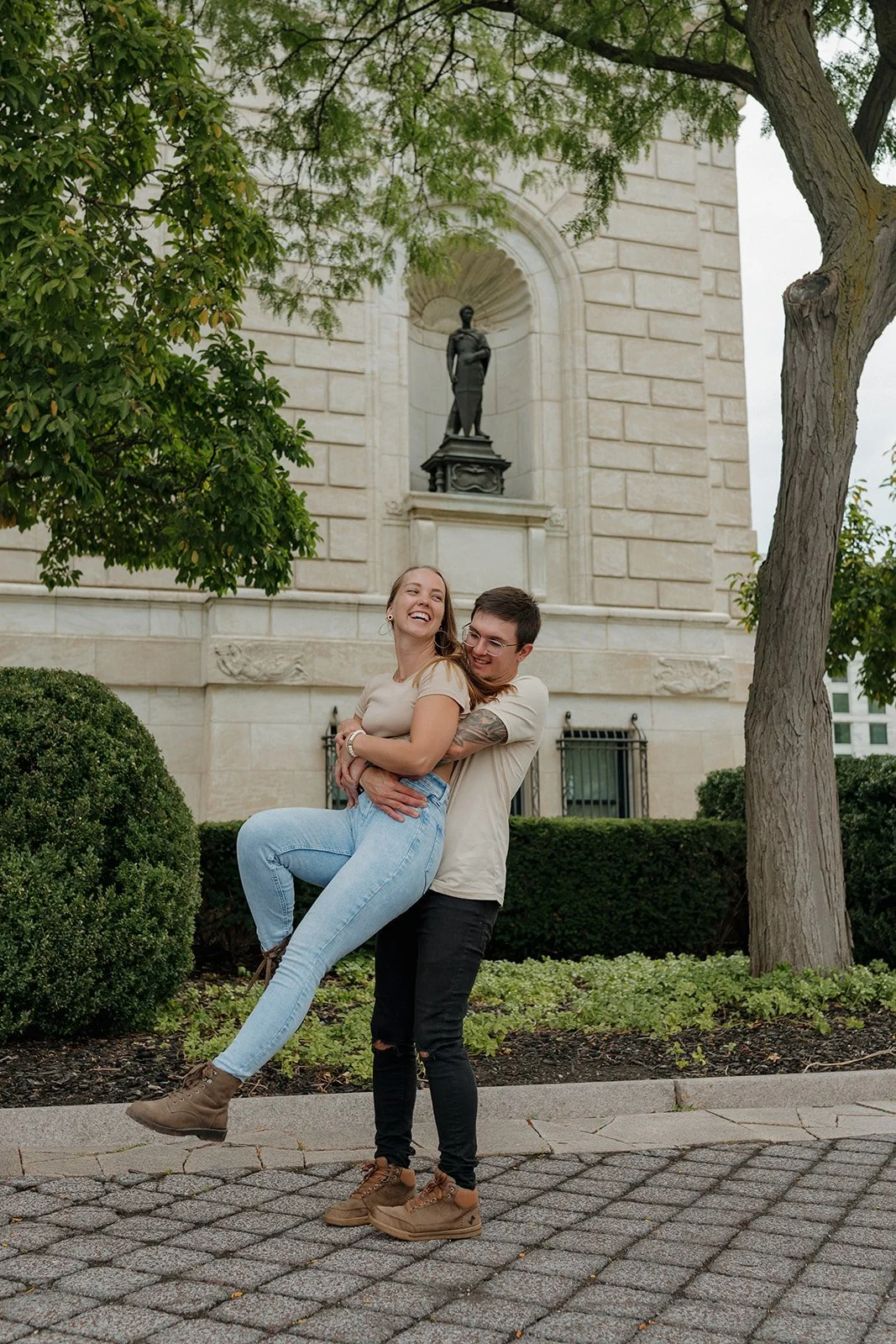 detroit-institute-of-arts-engagement-photos-alaina-miller-photography (19).jpg