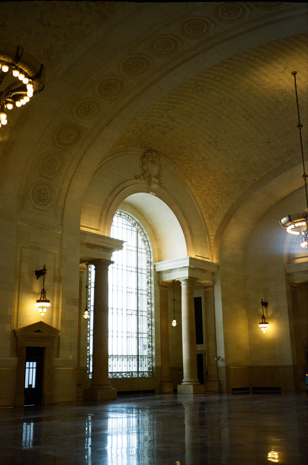 detroit-wedding-venues-michigan-central-station-alaina-miller-photography (3).jpg