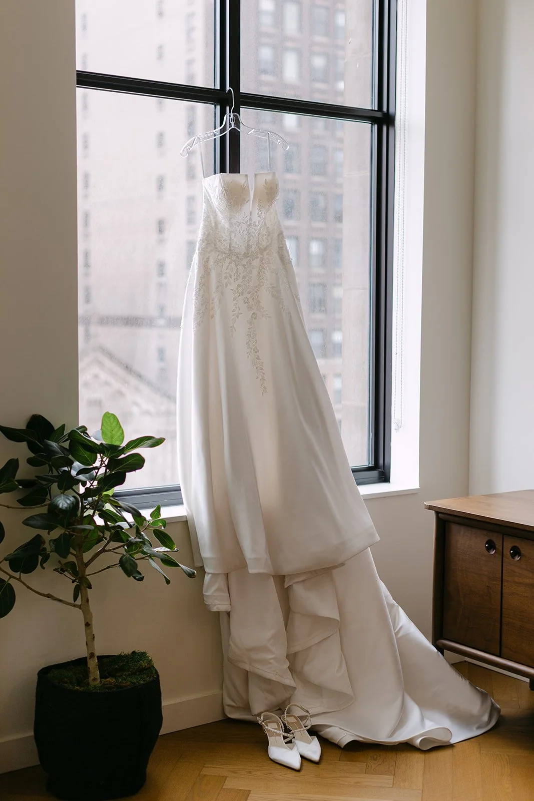 bride-getting-ready-terrace-room-book-tower-alaina-miller-photography (2).jpg
