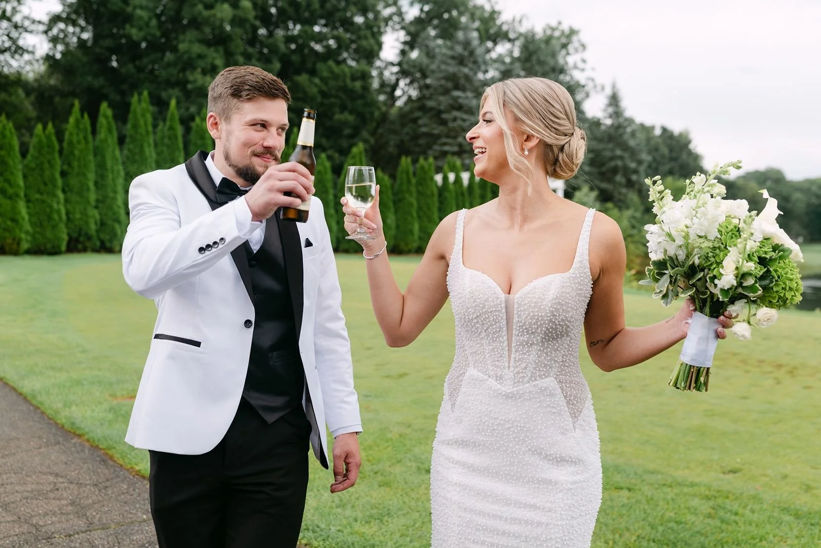 A just married couple cheersing their drinks.