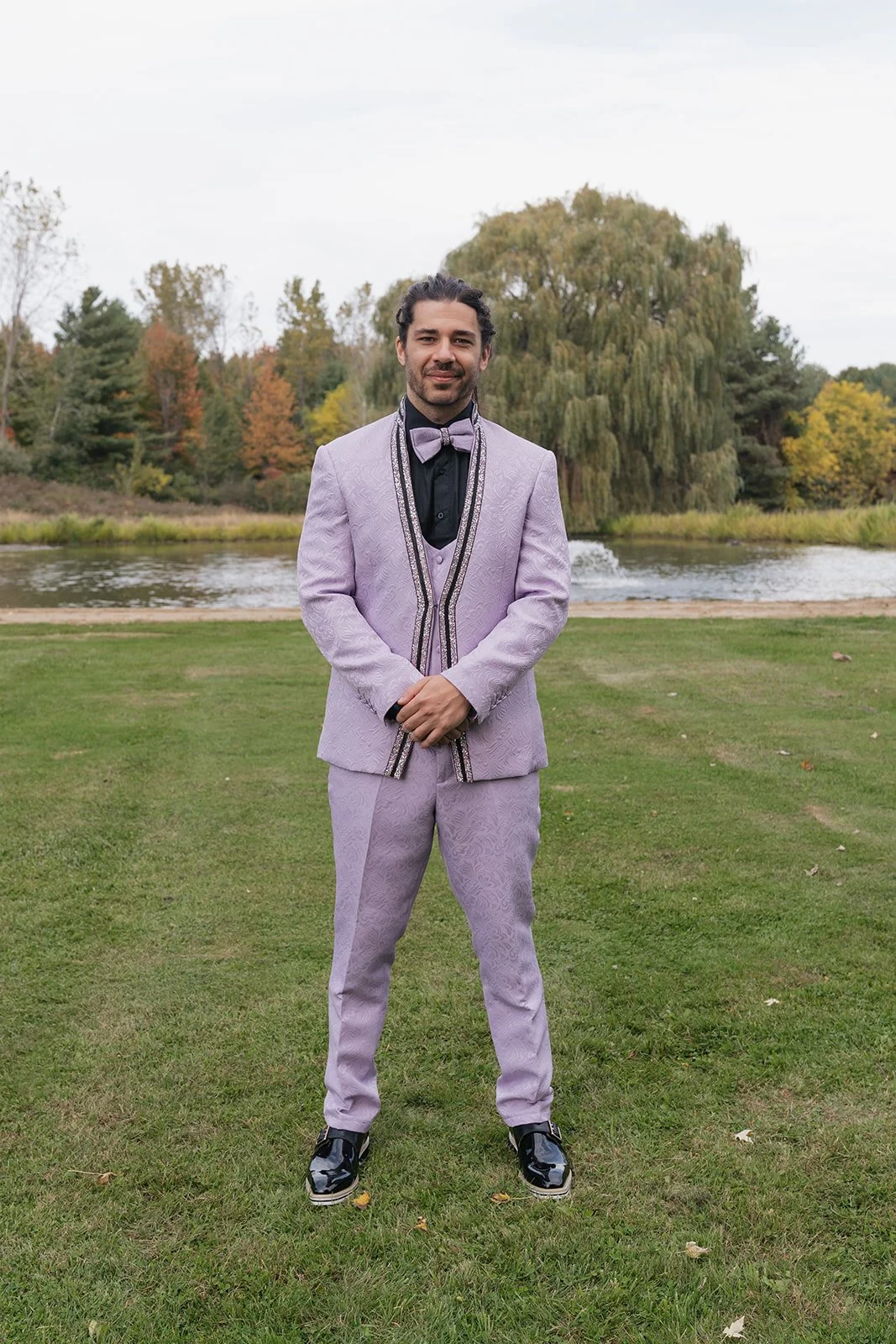 Outdoor portrait of the groom.