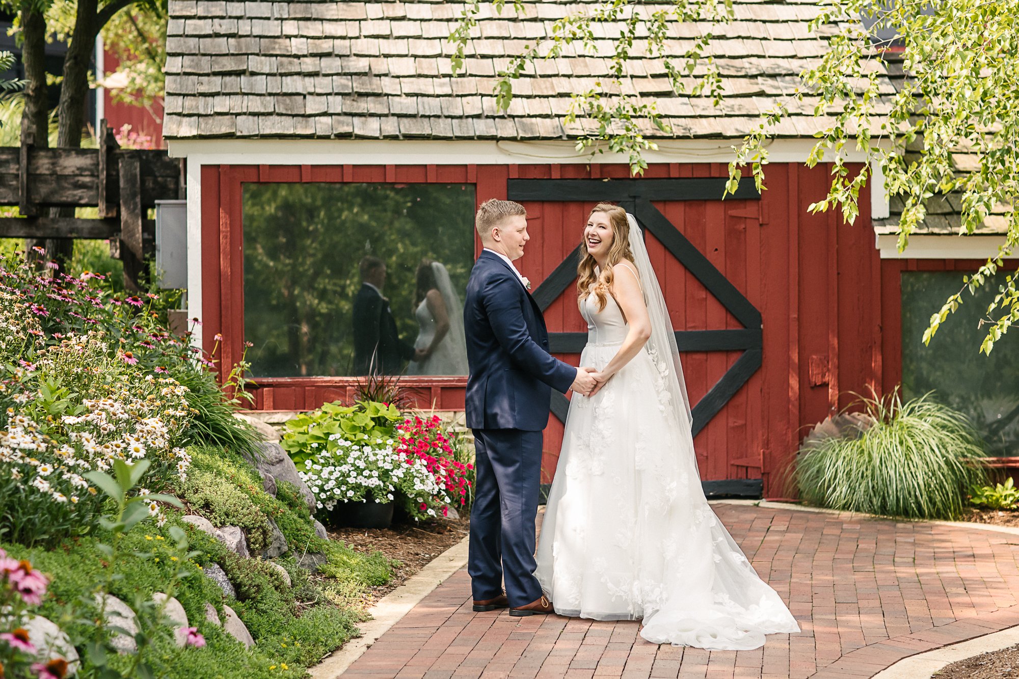 Fishermens Inn Wedding-Becca Heuer Photography-blog-020.jpg