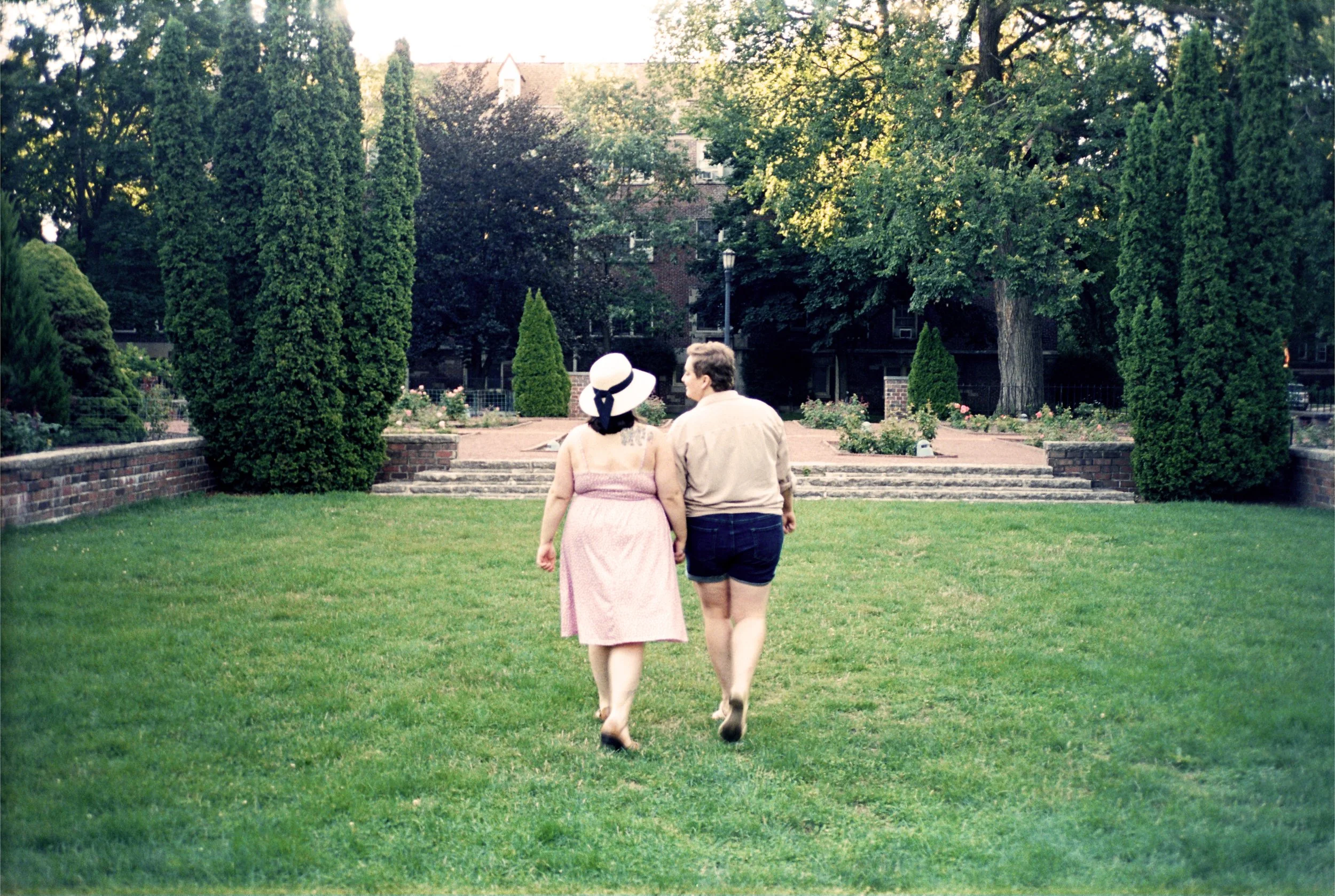 r001-009-Linnea and Stephanie web.jpg