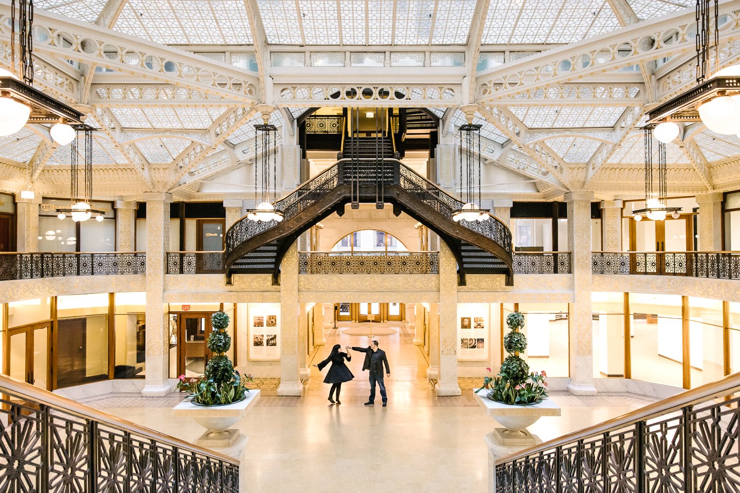 Chicago Rookery Building Engagement Photos-Becca Heuer Photography-002.jpg
