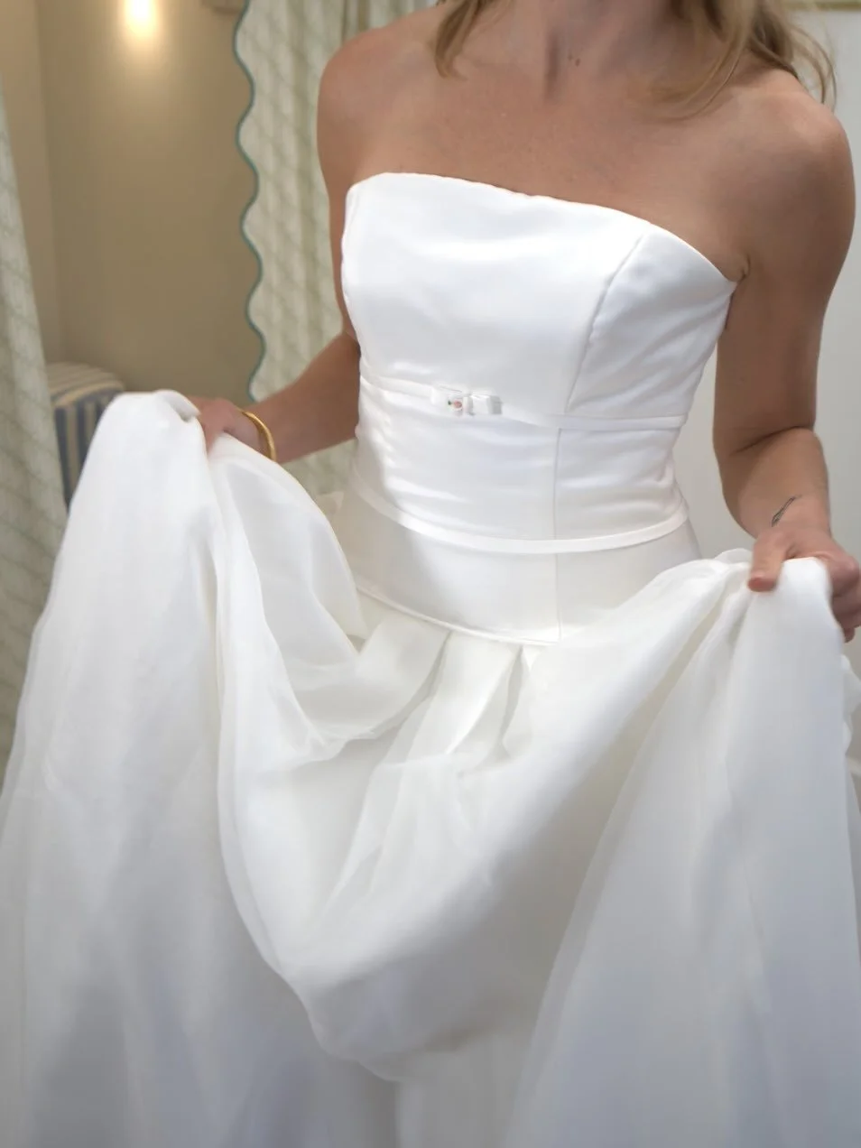 SOLD!

Is anyone else seeing Princess Diaries in this one?! 
👑 

Size small/6 range. Gorgeous condition. And on super sale! DM, find her on our site this week, or snag her in our WhatNot sale on Friday (if she lasts that long unclaimed)!

#princessw