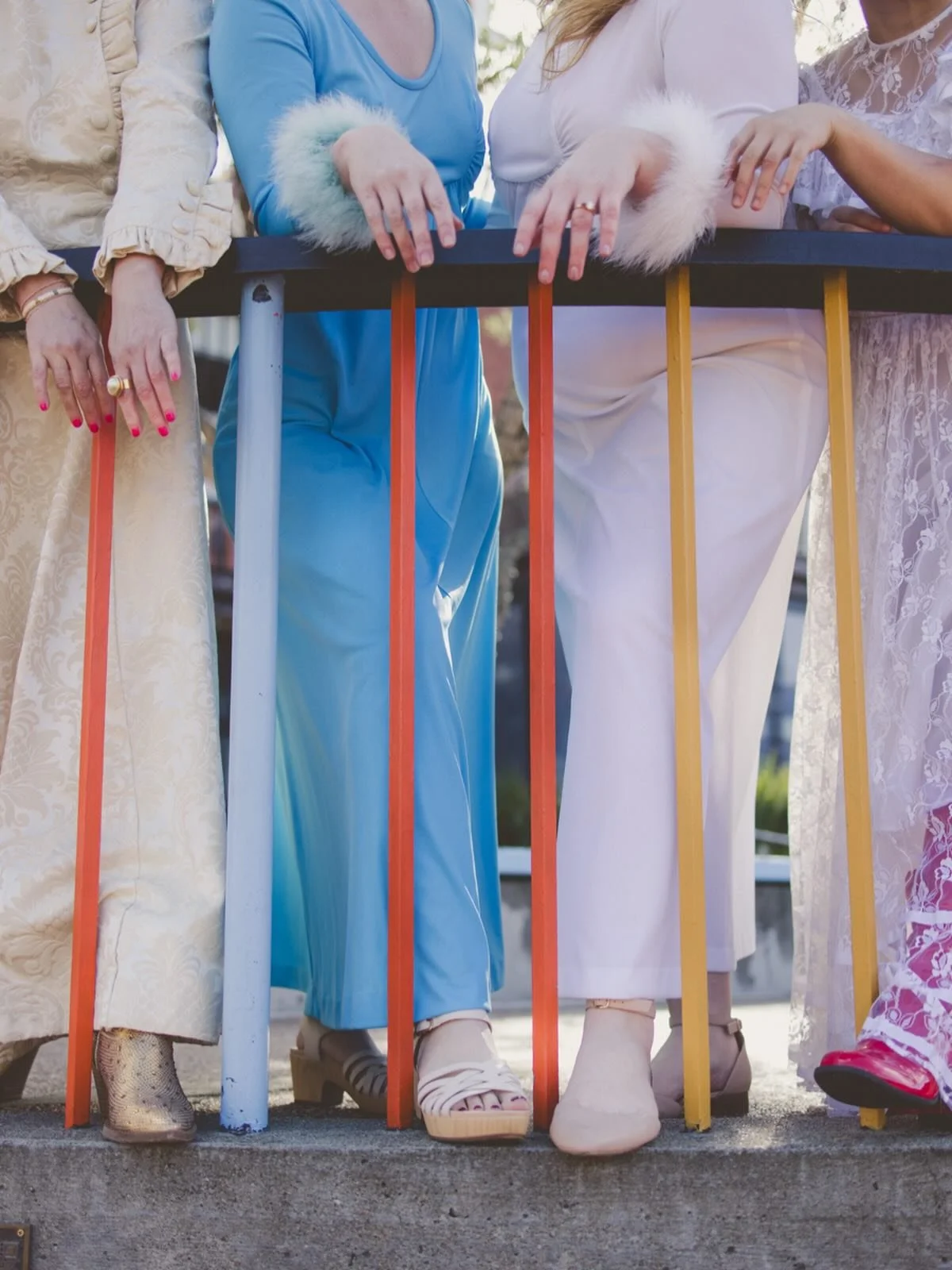 All in the details 

📸 @alicia.telfer 
🗺️ @ghirardellisquare 
💍 @vintagefusionjewelry 

#vintagebridal #ido #sfwedding