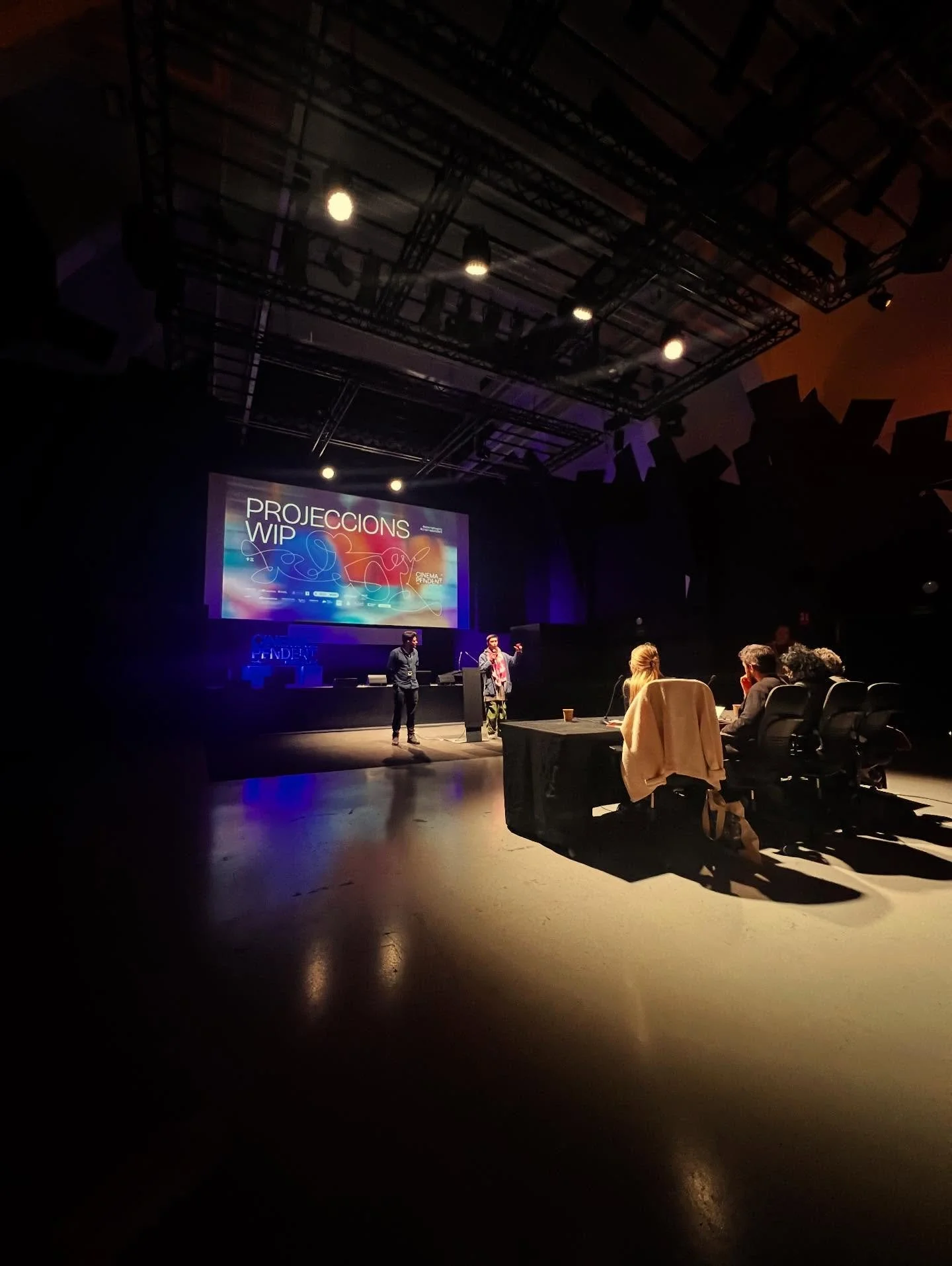 Gr&agrave;cies @alternativafest , Alternativa PRO - Cinema Pendent per l&rsquo;acollida&hellip;
@ariadnadot per l&rsquo;acollida li-te-ral 💟
Ha sigut preci&oacute;s les retrobades i les noves coneixences i aviat ja toca ✈️✈️ / a cinephile fever drea