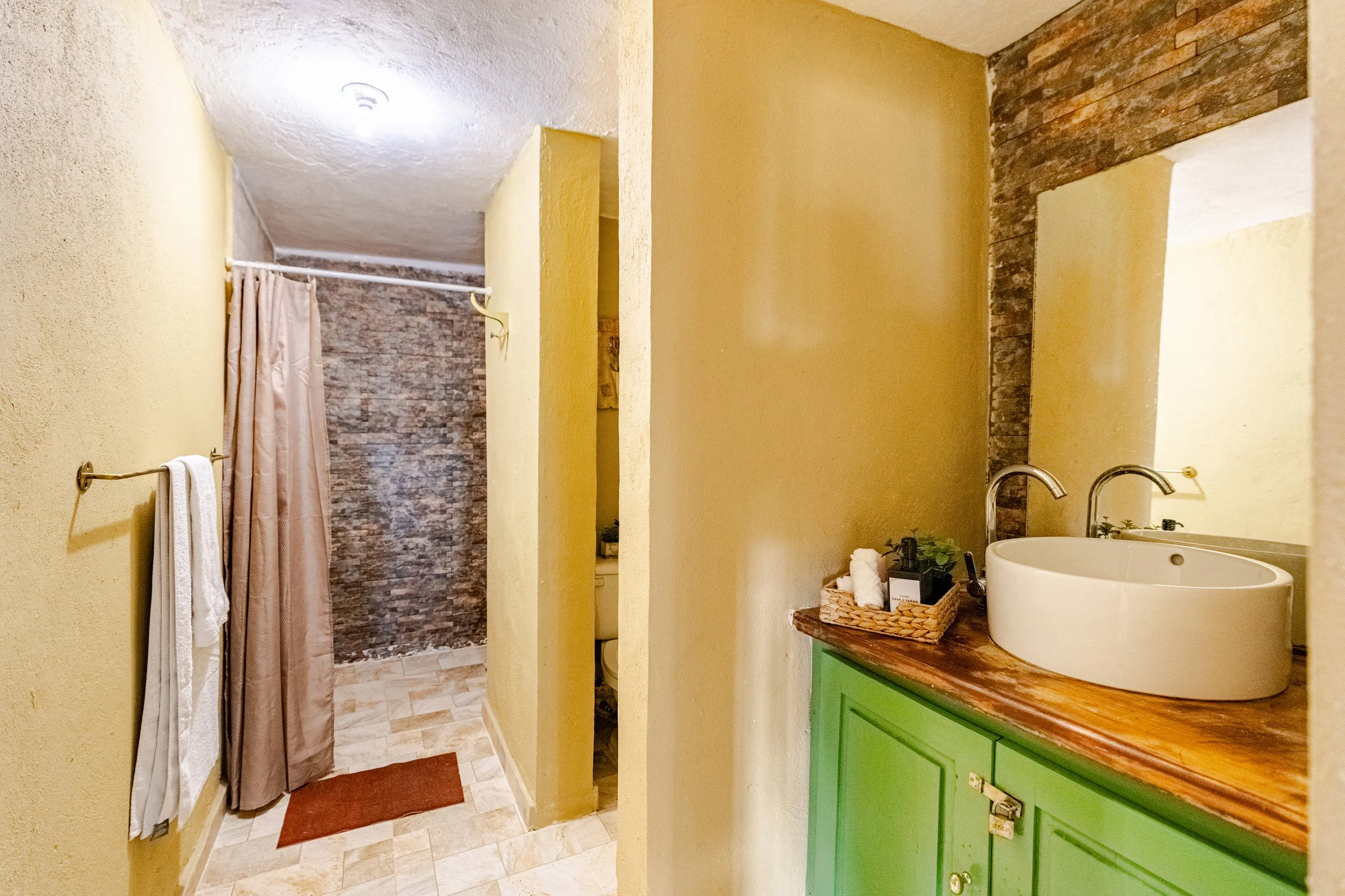 BAÑO 1 ALTOS PINALITO.jpg