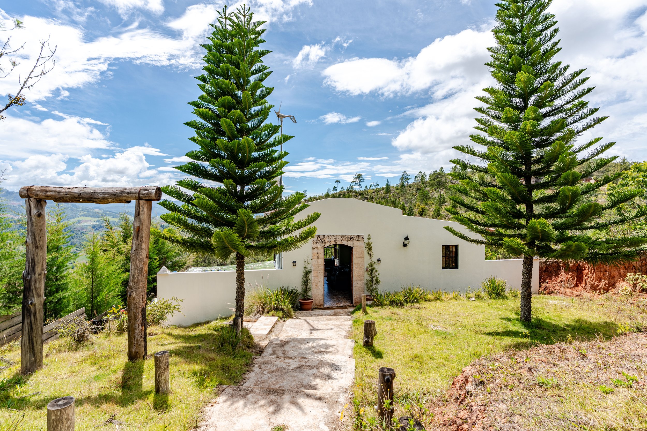 COLONIAL EXTERIOR1.jpg