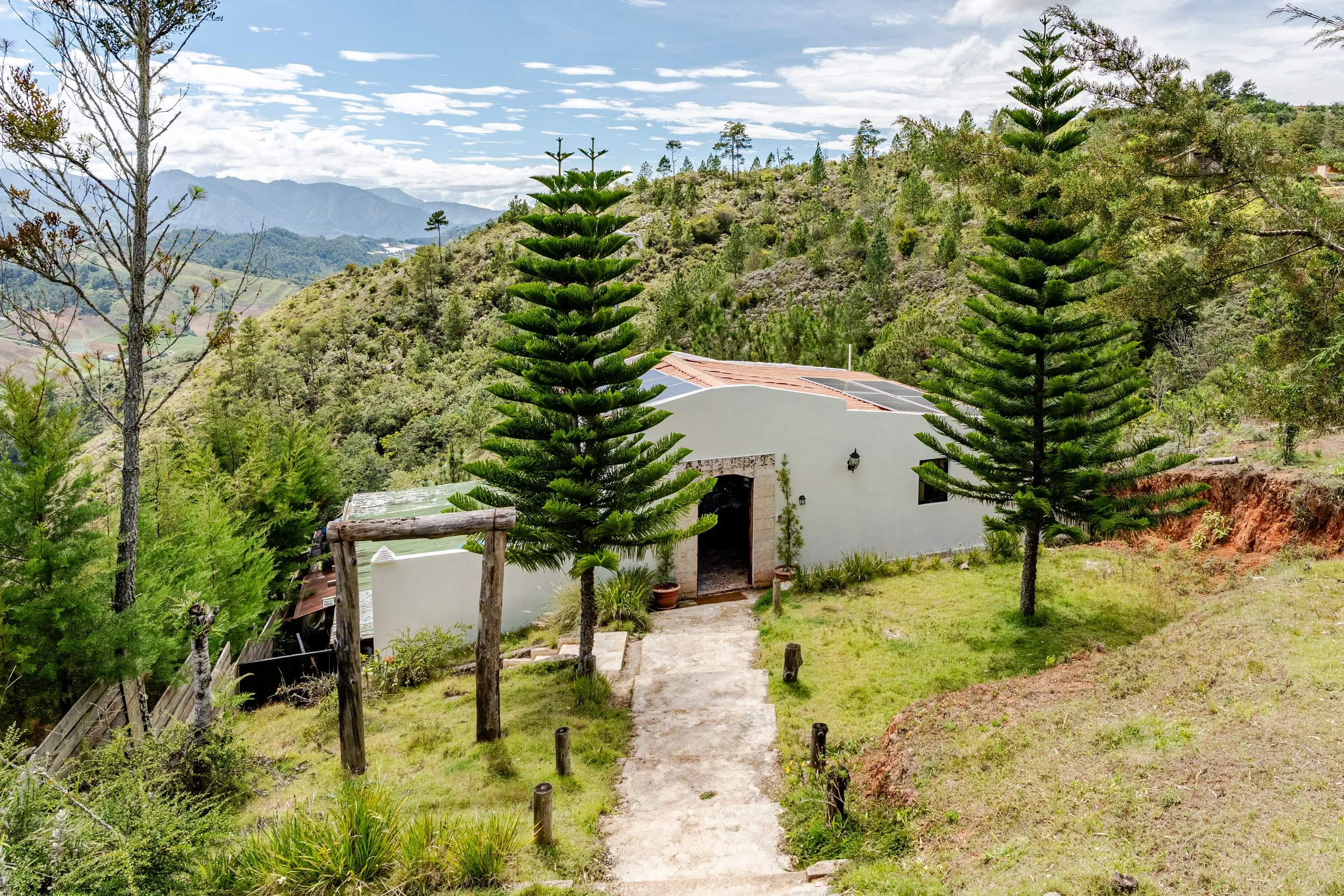 COLONIAL EXTERIOR.jpg