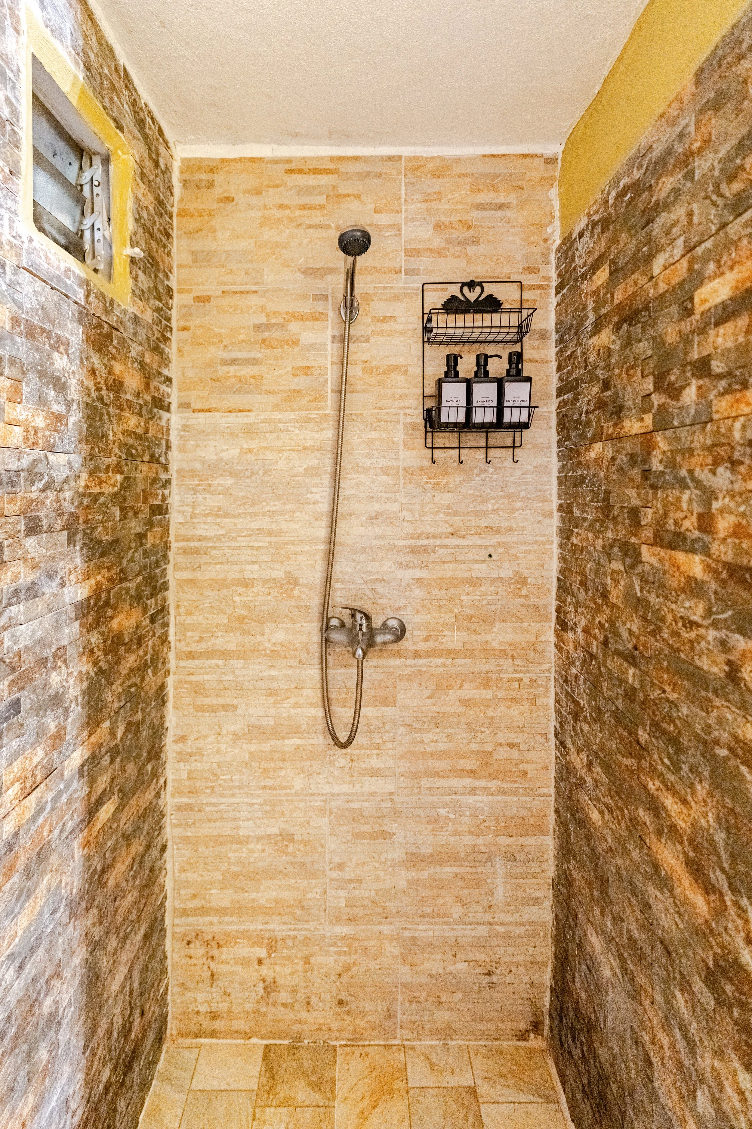 BAÑO 4 ALTOS PINALITO.jpg