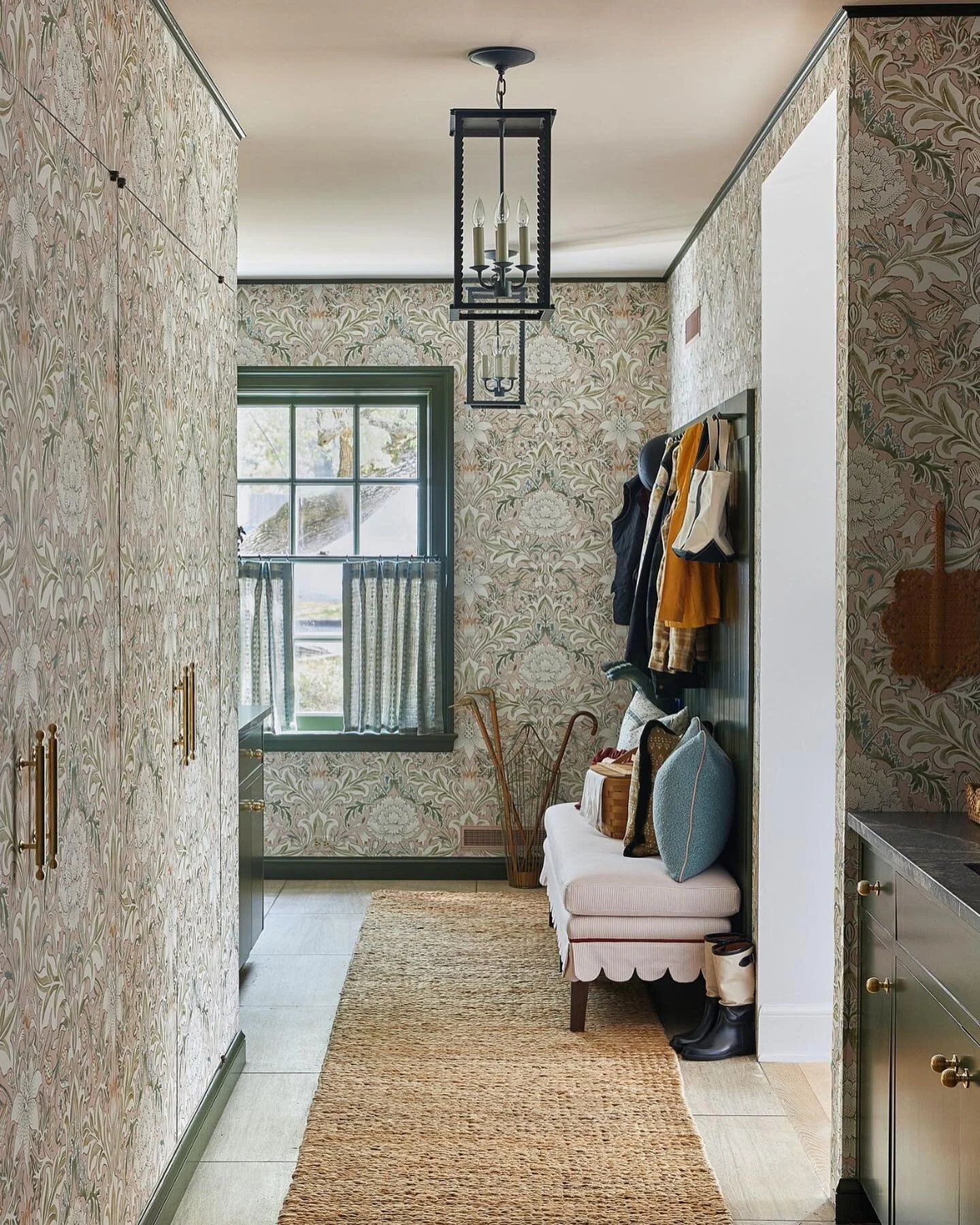 We all love a good before and after. Swipe to see how we brought this room back to life! Being part of @lfshowhouse has been a memorable experience and one I&rsquo;m grateful for! We would have not been able to do it without our amazing vendors and I