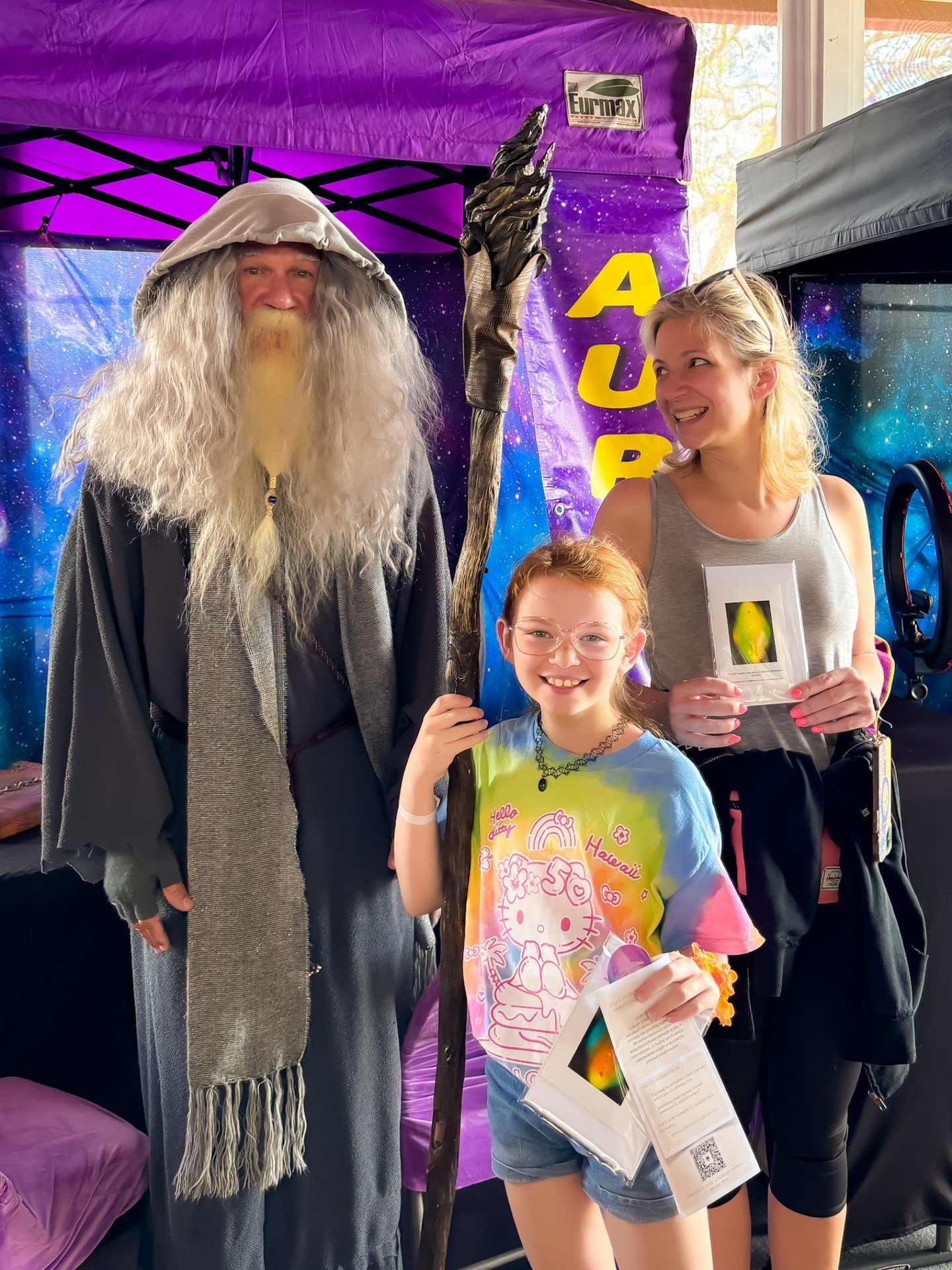 Get your aura photo and reading with us at the Pukalani Farmer's Market on Wednesdays in Waimea! We'll see you tomorrow! 

-
-
-
#DragonFireStudios #AuraReadings  #auraphotos #ChakraEnergy #WaimeaHawaii