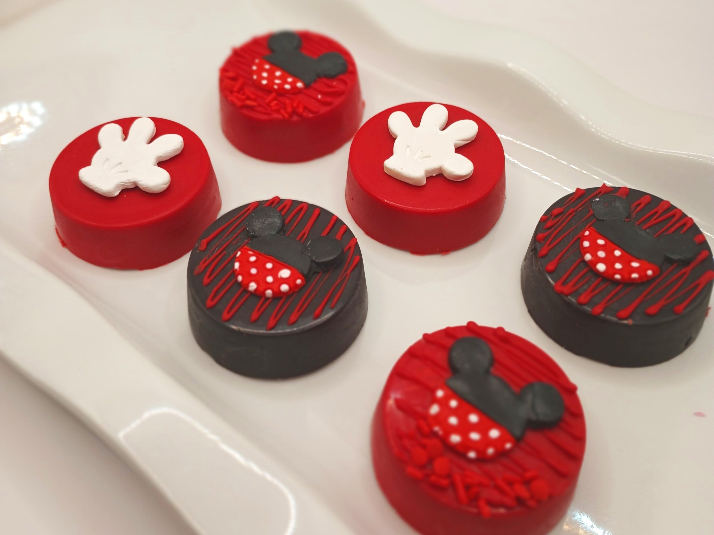 oreo+minnie+mouse+red%26black.jpg