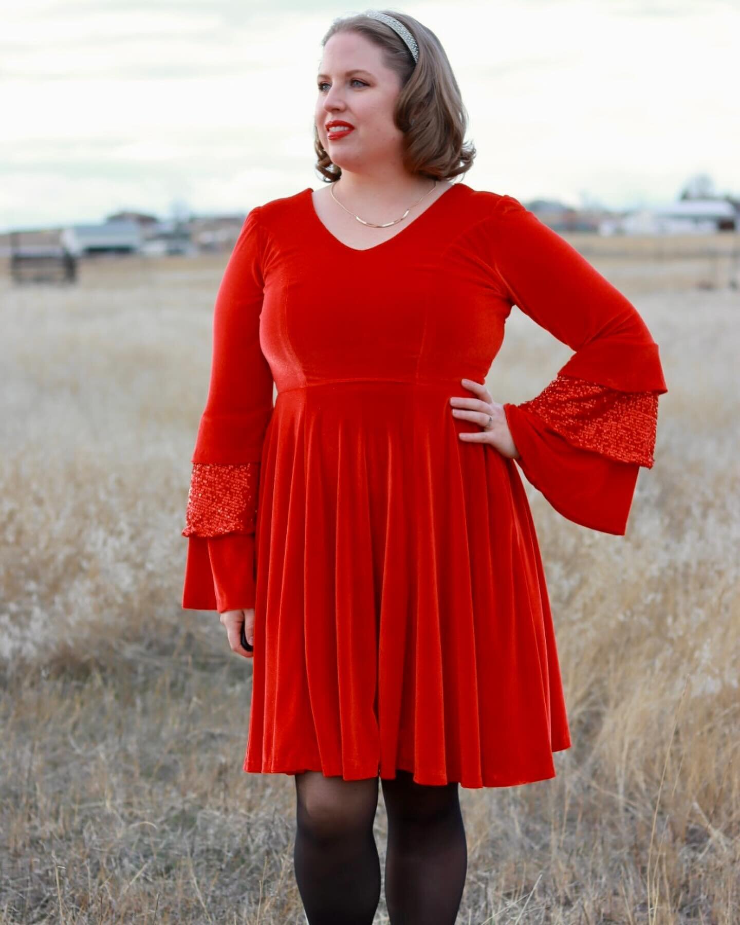 We had our church Christmas party tonight, and I hosted Christmas Trivia for entertainment.

Which was the perfect excuse to make myself a fun, sparkly new Christmas dress.

(As if I actually needed an excuse!)

I used @patternsforpirates Gala Gown f