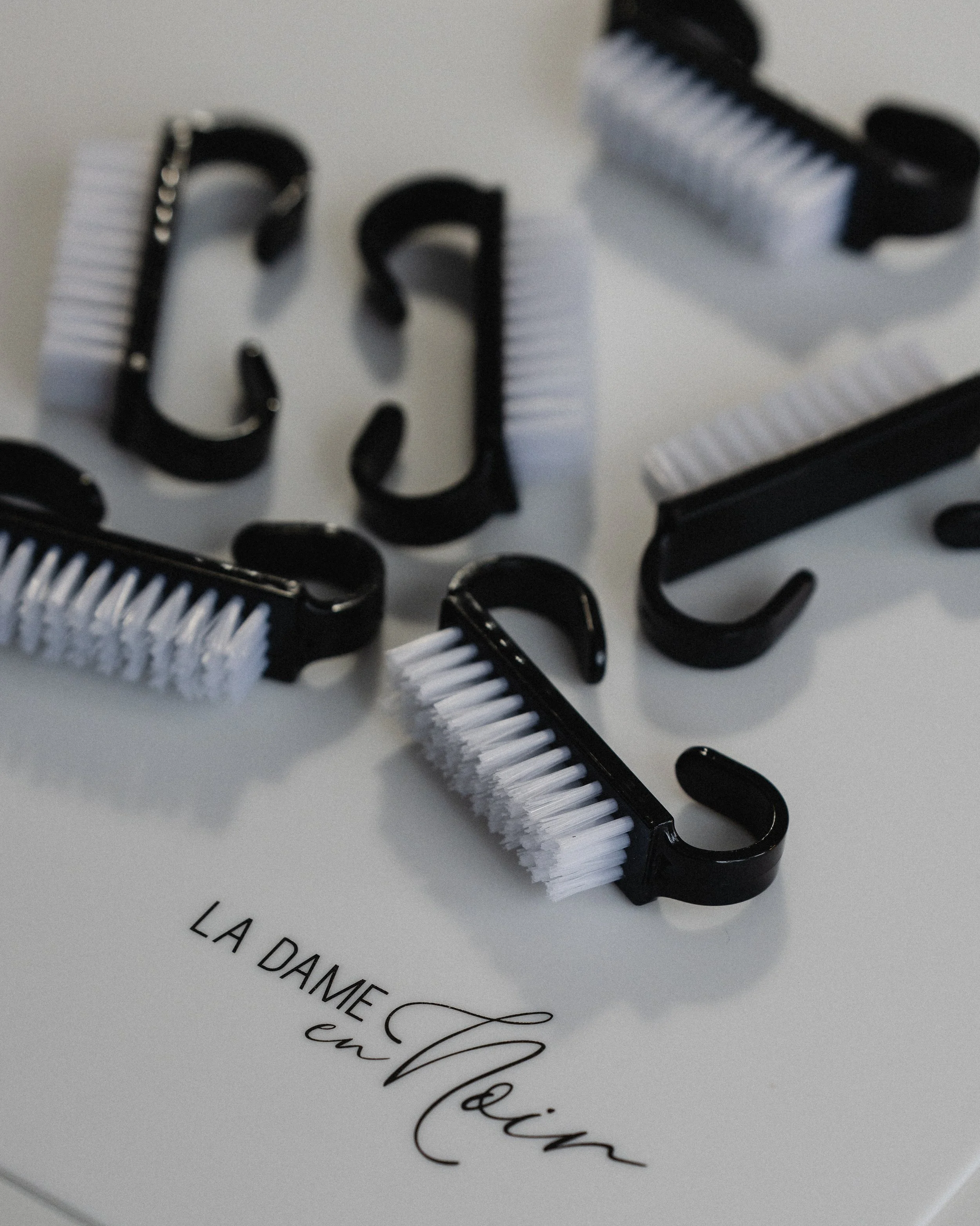 mini brosses noires