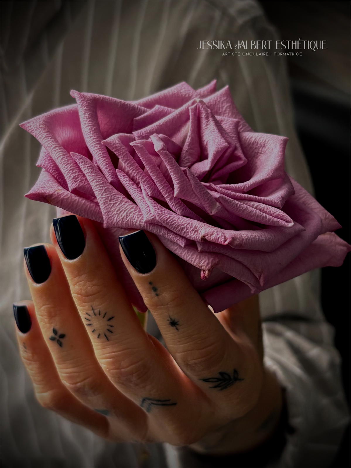 manucure sèche La Dame en noir 