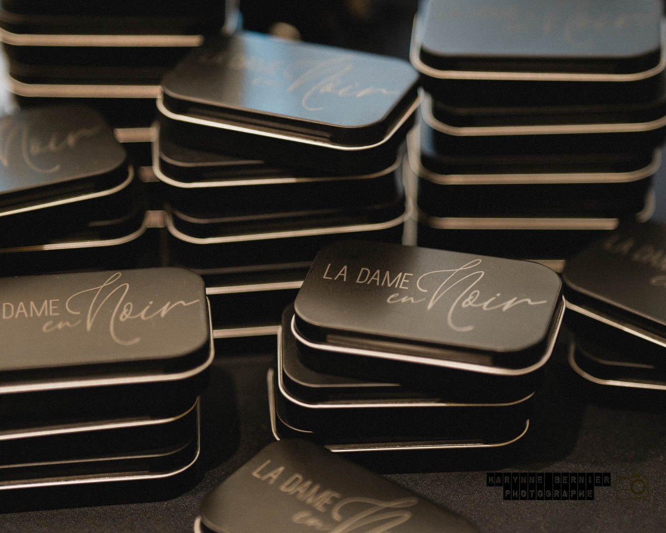 Coffret en métal - La Dame en noir