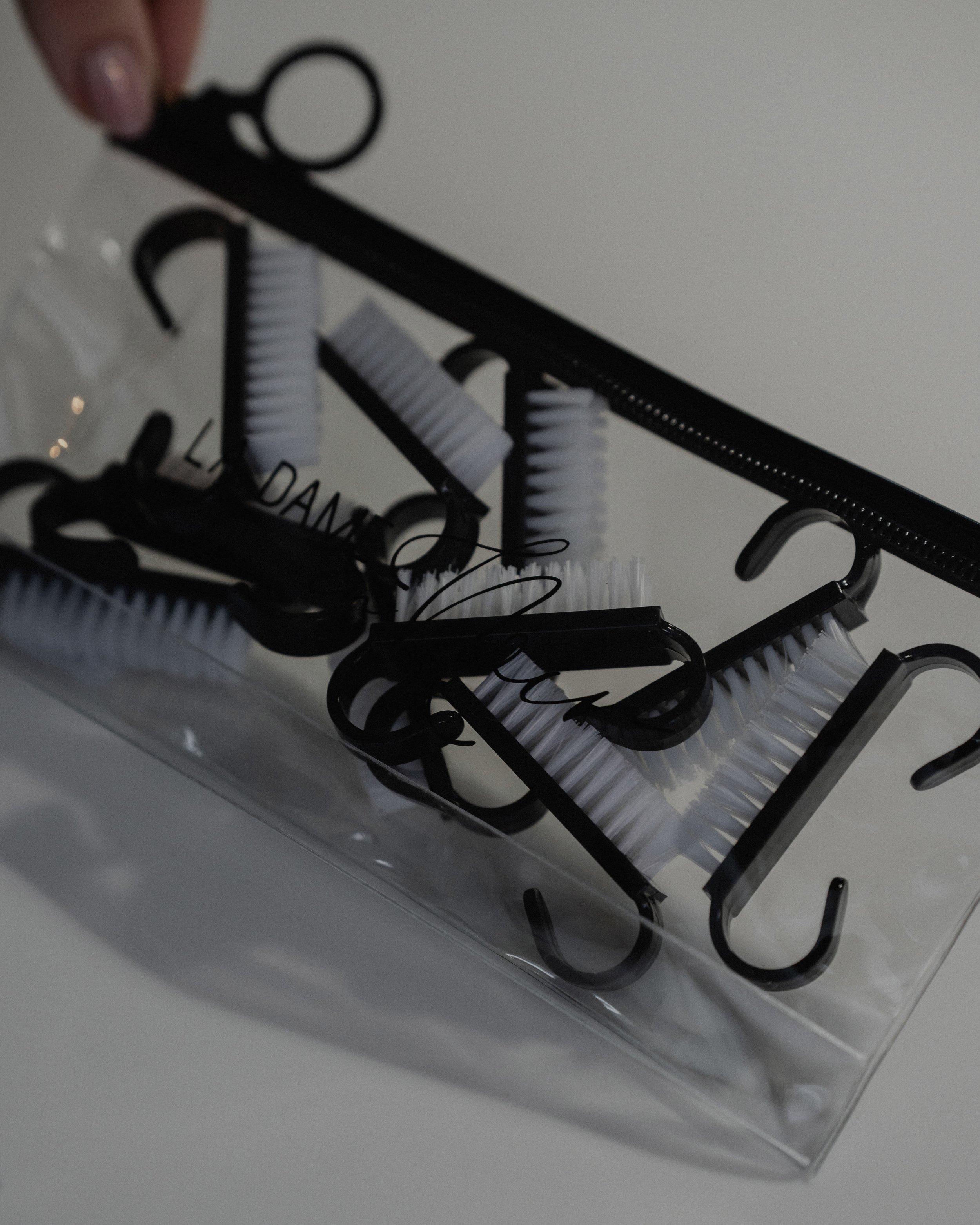 mini brosses noires