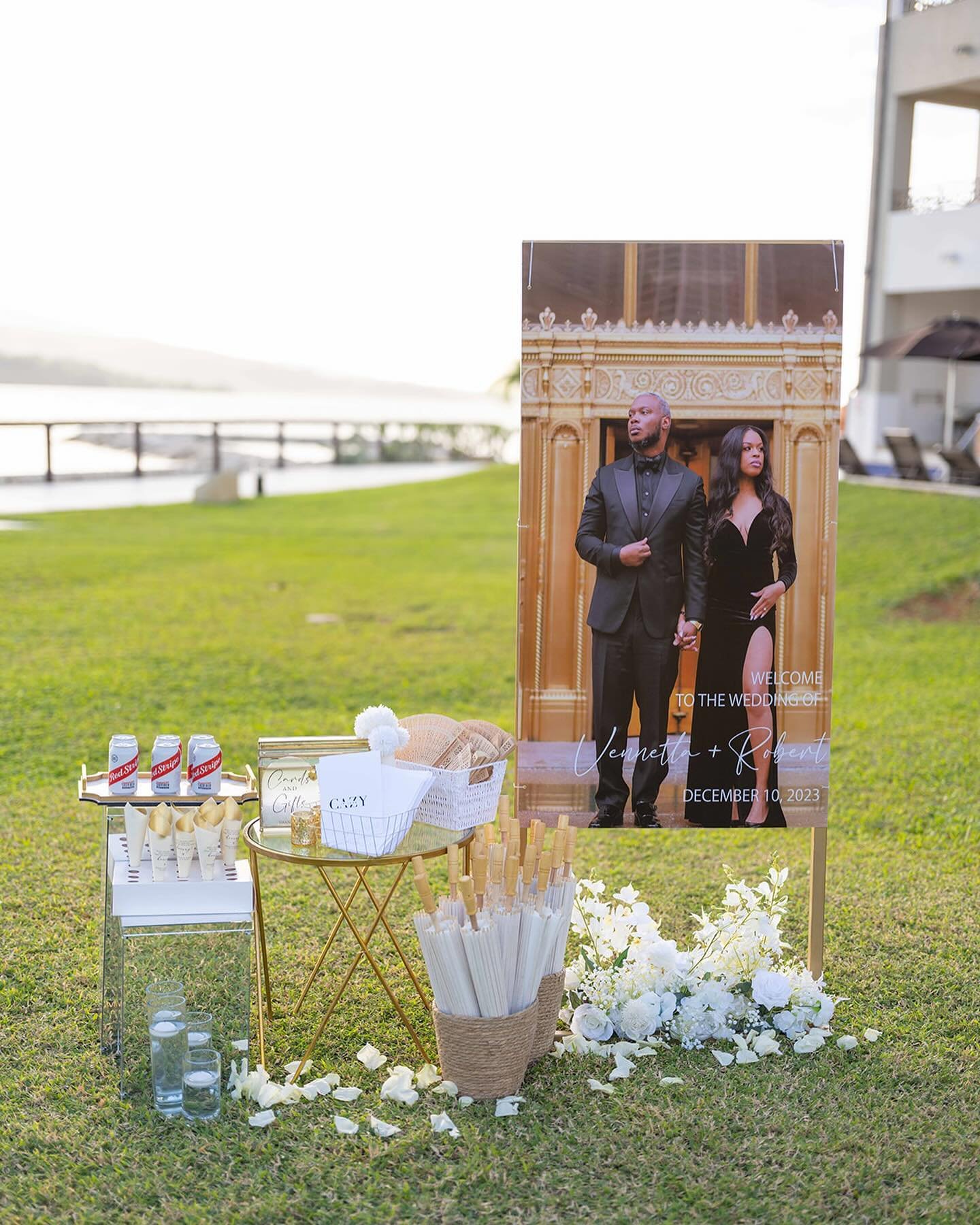 ✨✨The smaller details of your special day should reflect your personality and tell your story! 

✨️Wedding Planner/Stylist 
@tropicalchiceventsja

📍 @breathlessmontegobay 

#cazyinlove #blacklove #weddingdetail #memorialplaque #tropicalchicwedding #